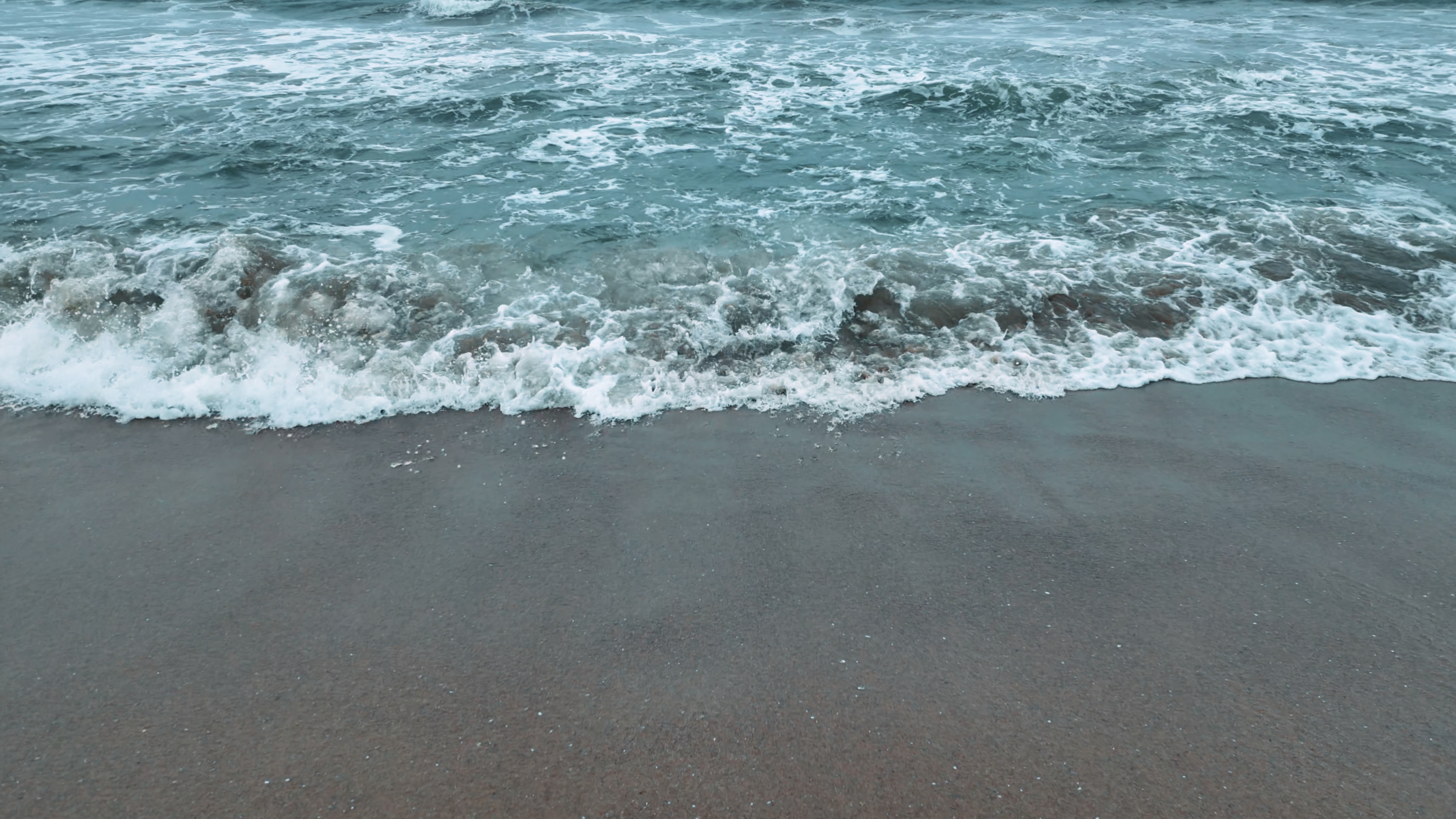 Beach waves 4k