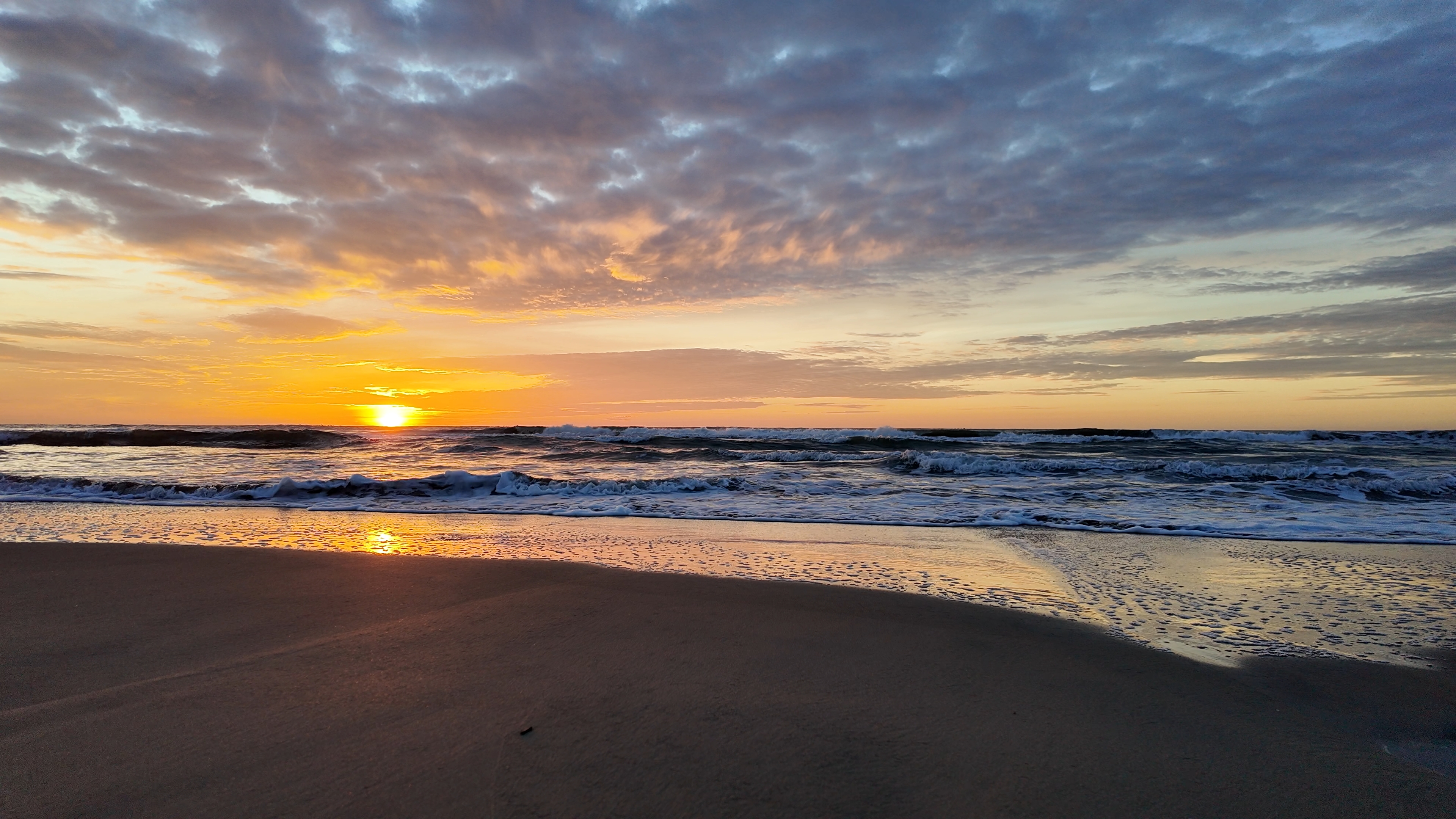 Golden Hour Sunrise Ocean Waves | Relaxing Beach Footage in 4K | Premium Sunrise Stock Footage