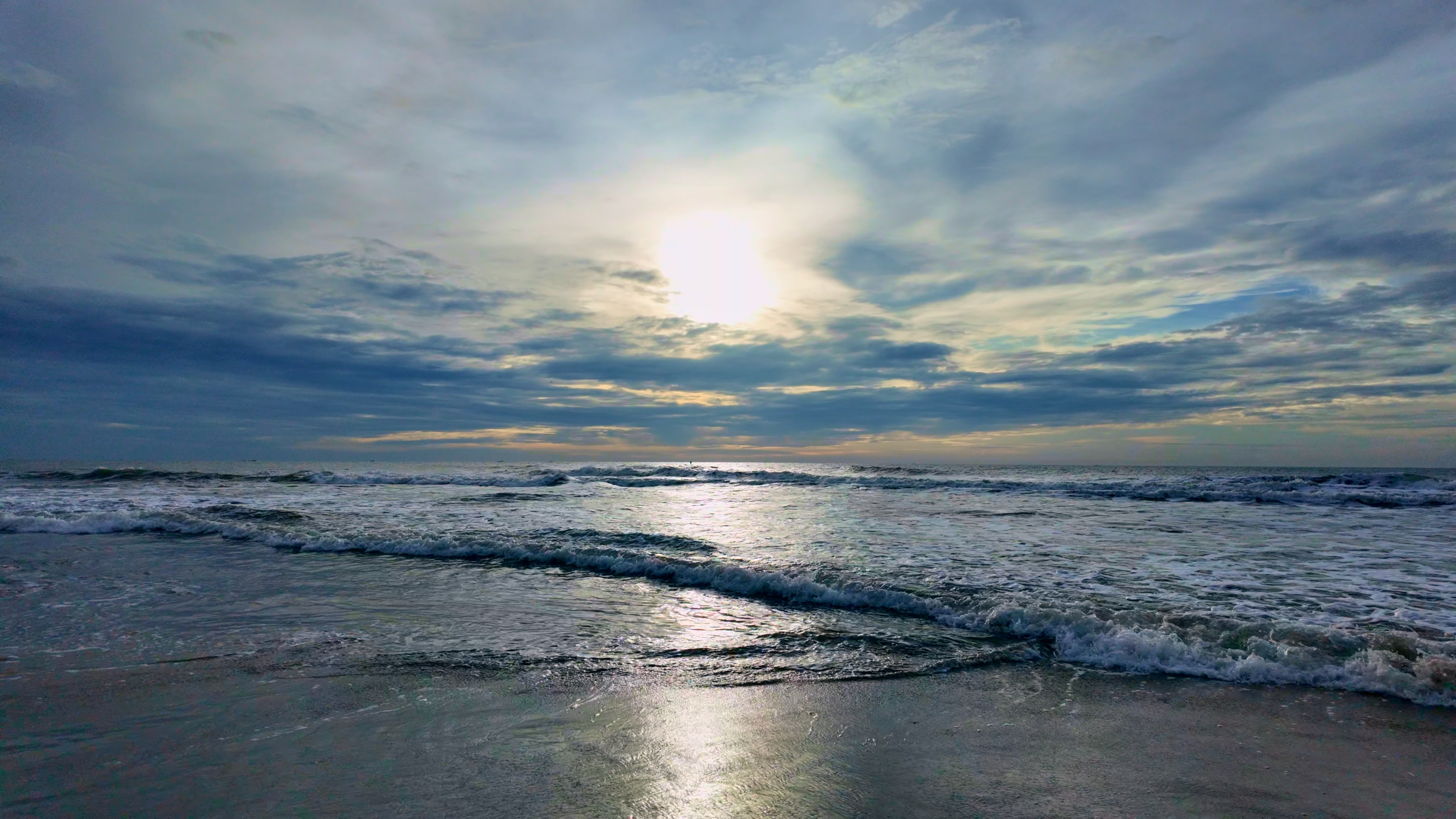 Peaceful ocean sunrise video | Seashore sunrise waves video