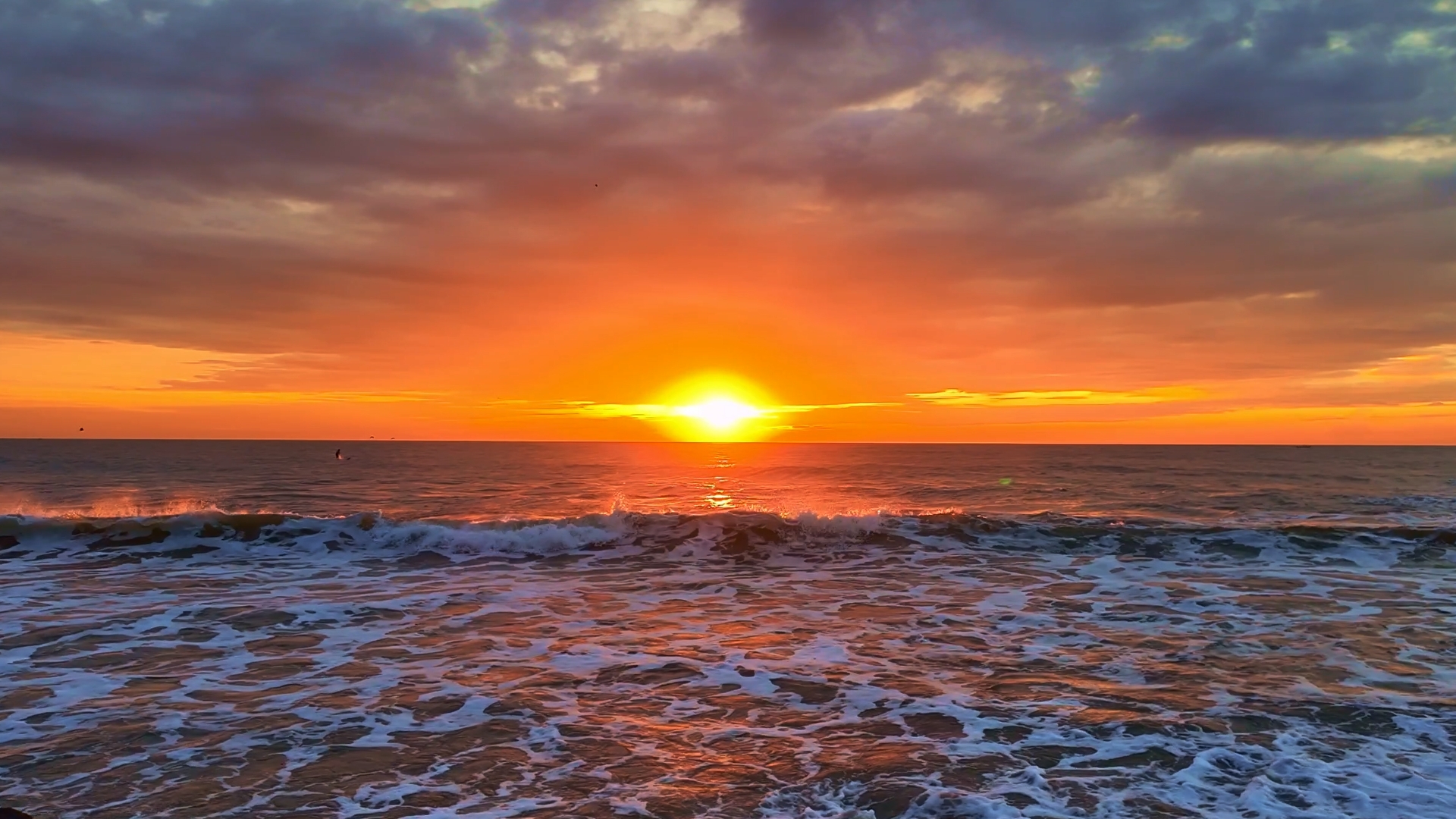 Need Calming Sunrise Waves Footage? HD Ocean & Beach Videos for Relaxation
