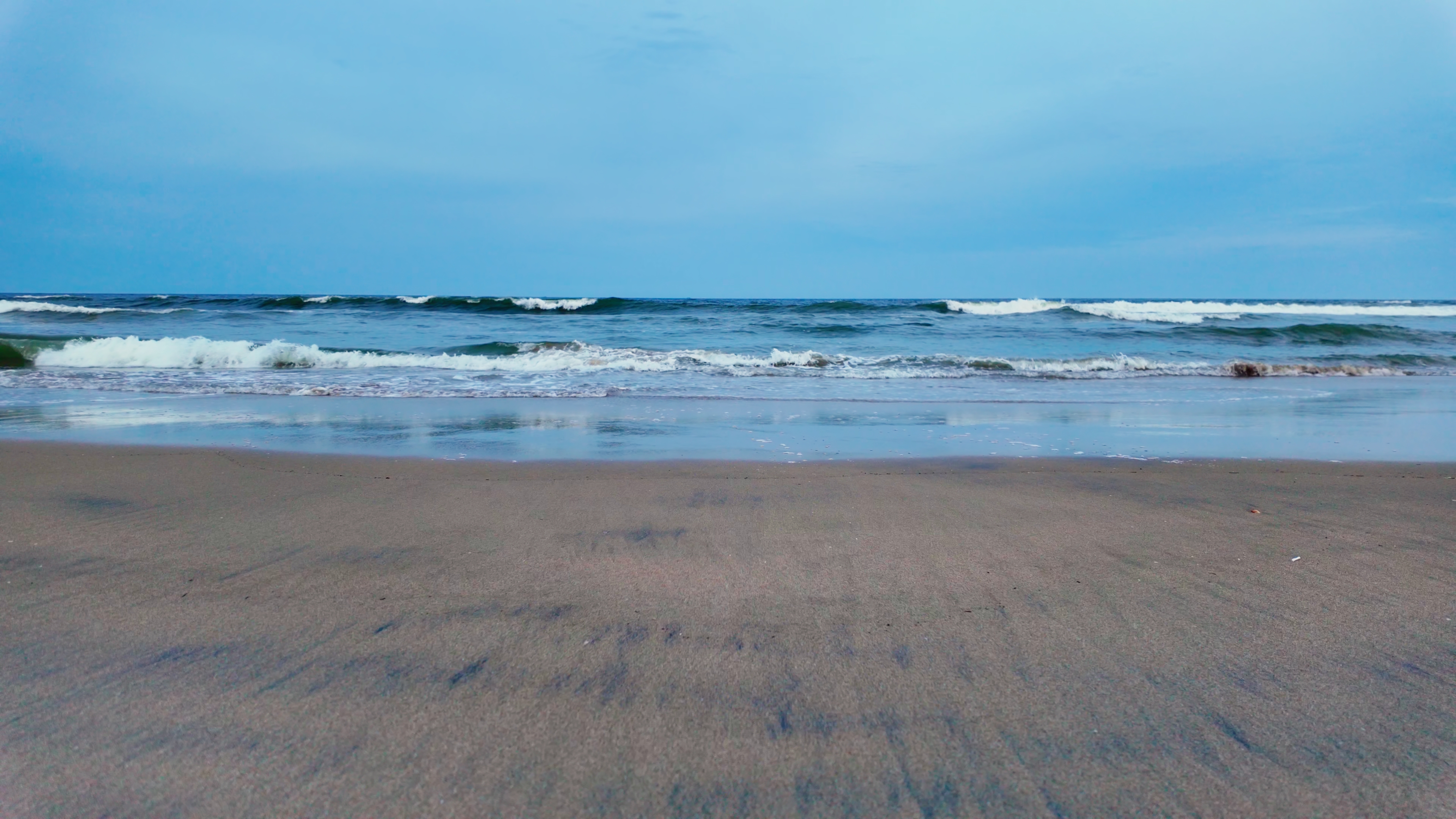 Crystal Clear 4K Beach Waves | Tranquil Ocean View - Premium Waves Stock Footages