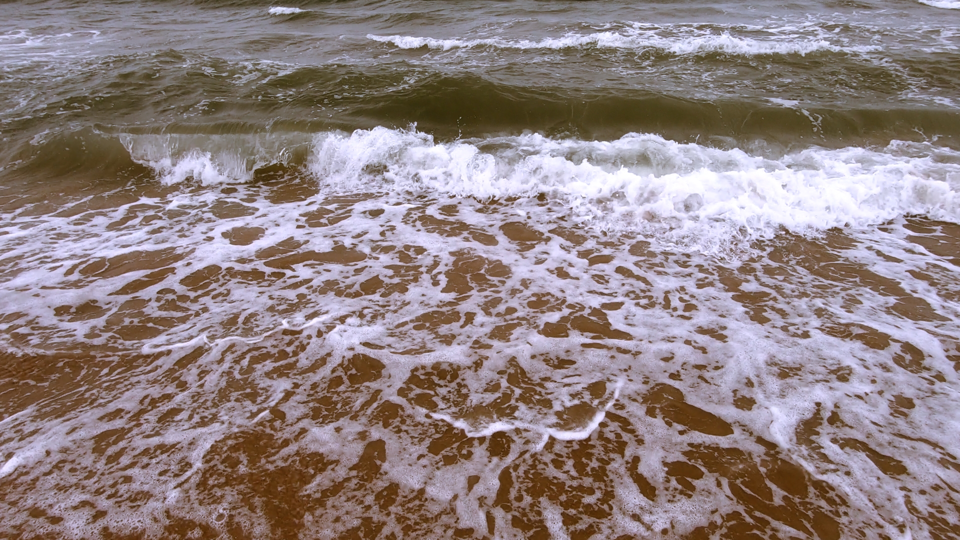 Slow-motion crashing waves HD