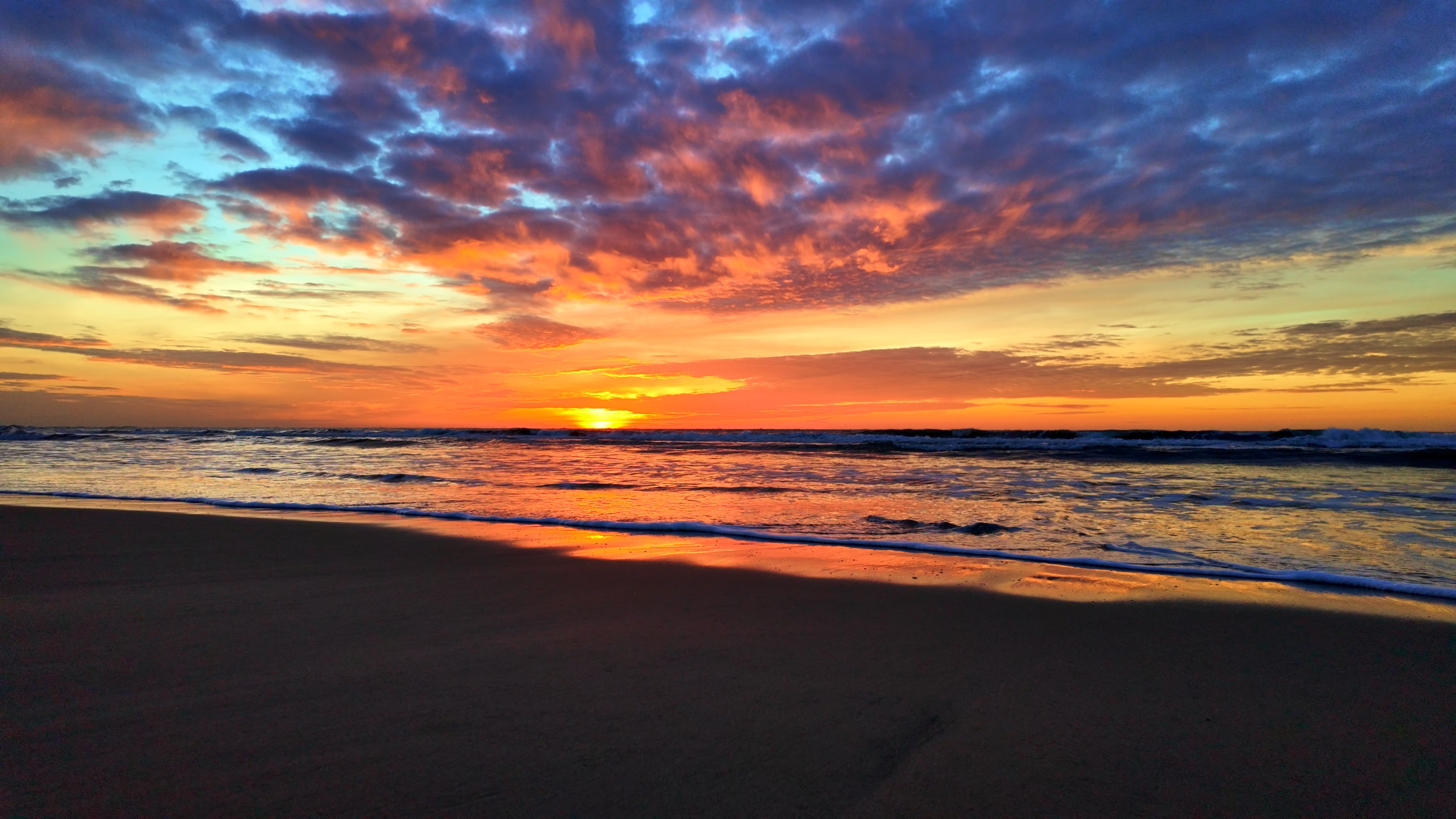 Relaxing Sunrise Waves 4K | Calming Ocean Waves ASMR