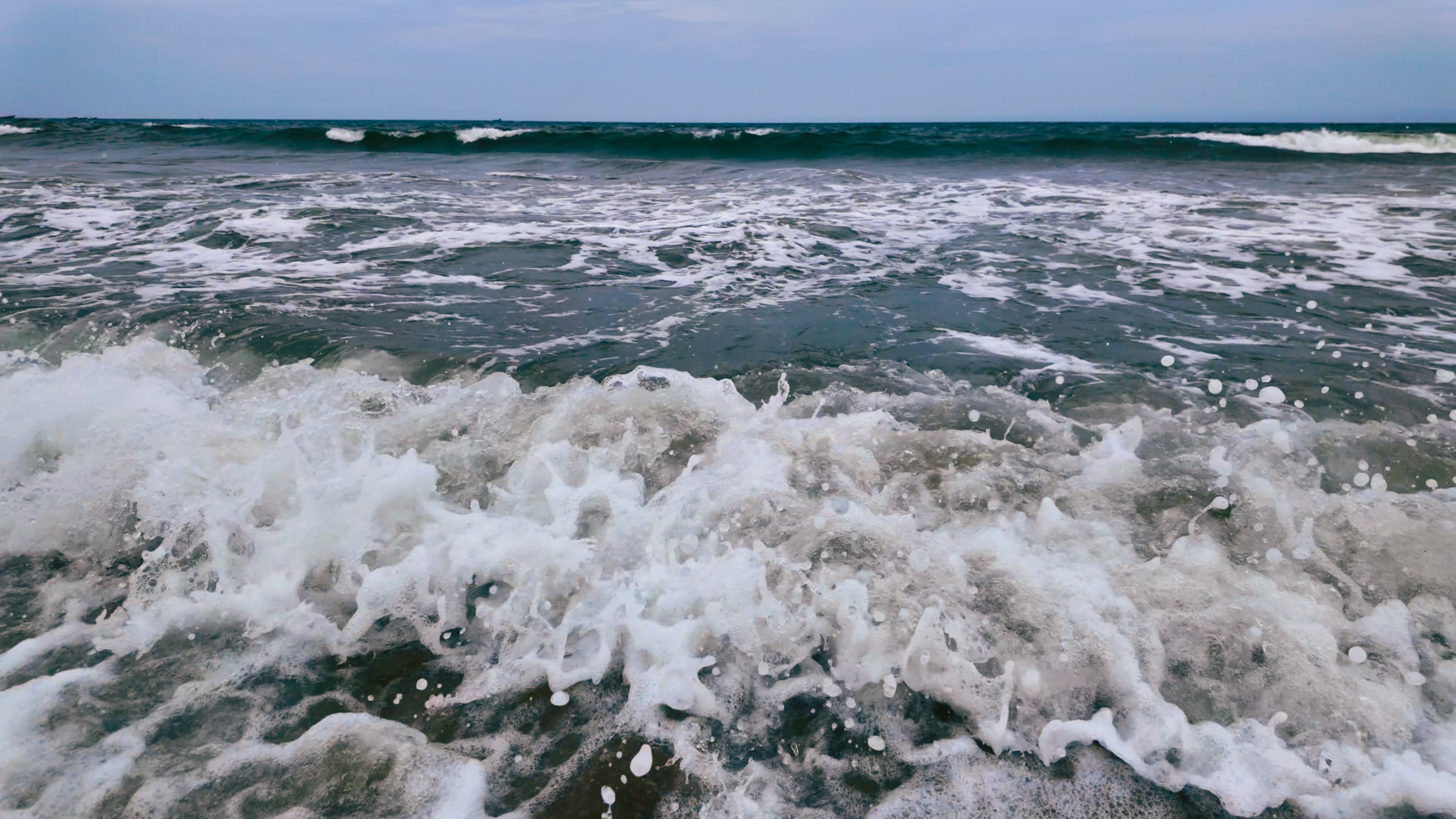 High resolution crashing wave video 4K