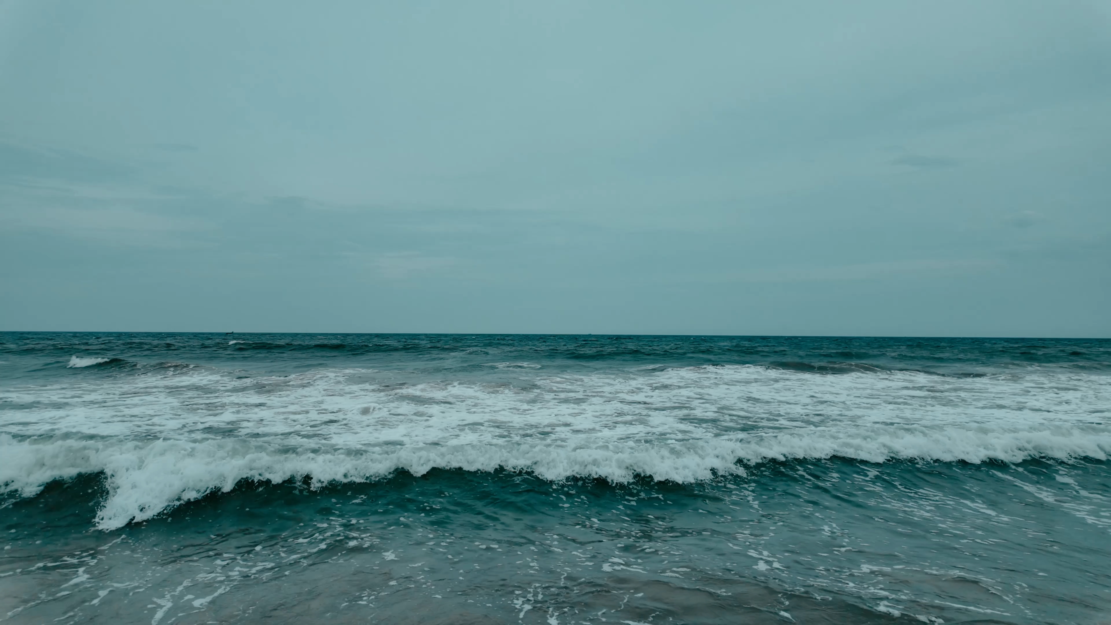 Relaxing ocean wave video