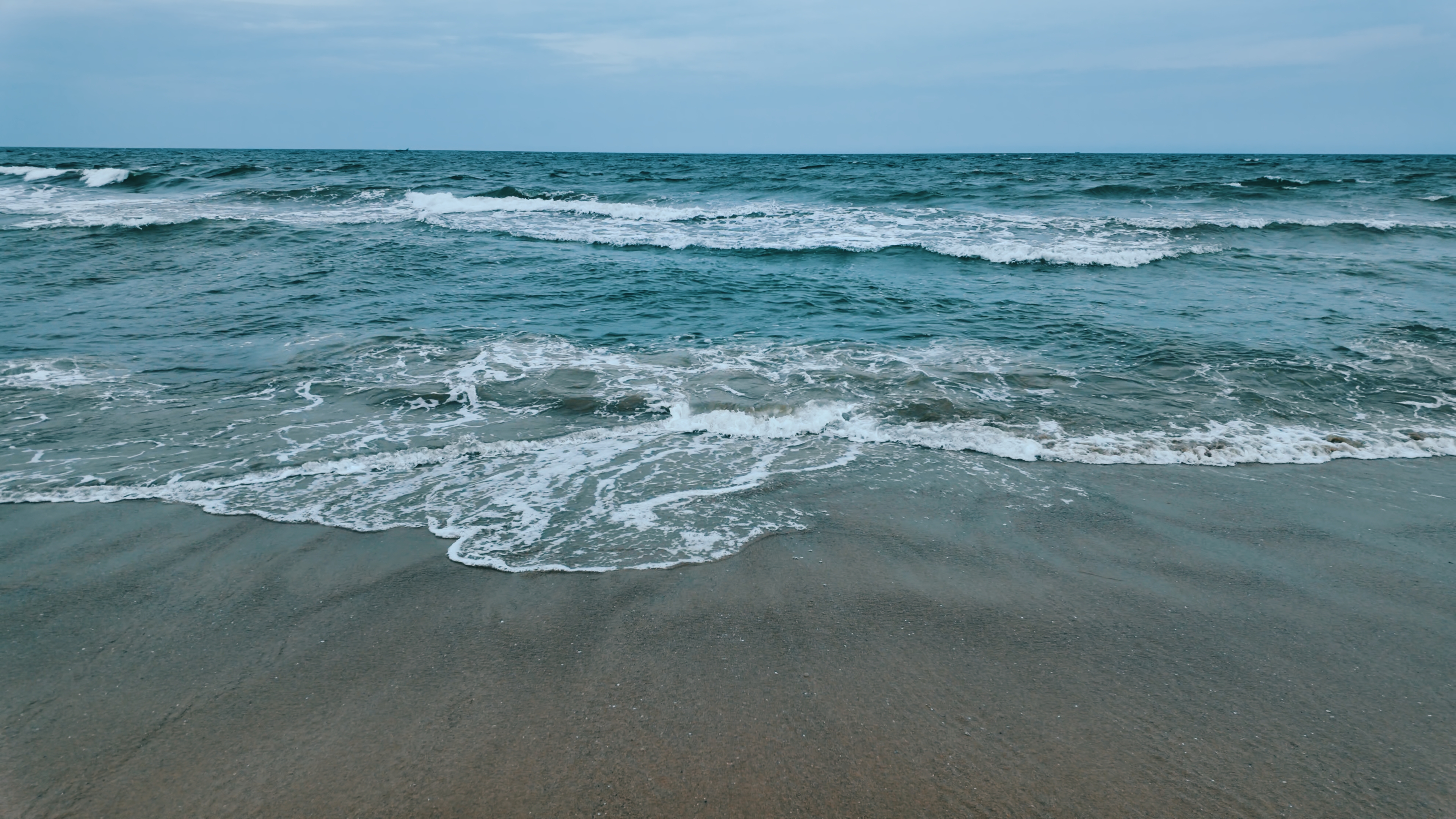 Premium 4K Wave Footage for Visual Storytelling