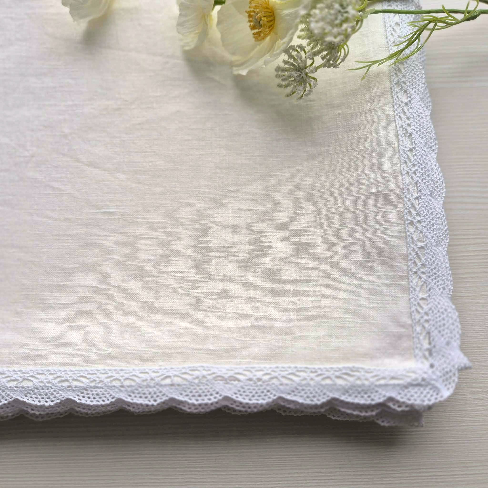 Balta lininė staltiesė "White Melody"