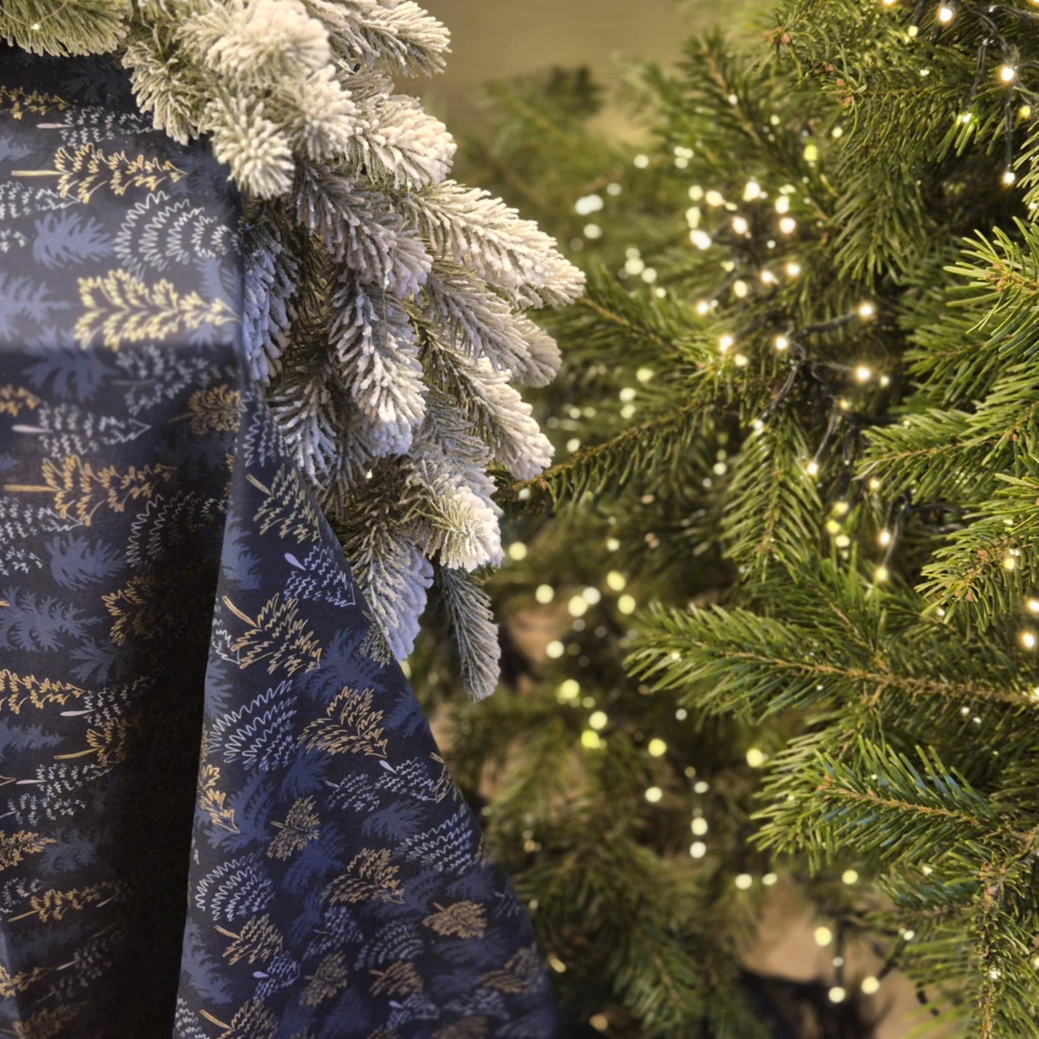 Šventinė staltiesė "VIDURNAKČIO MIŠKAS"