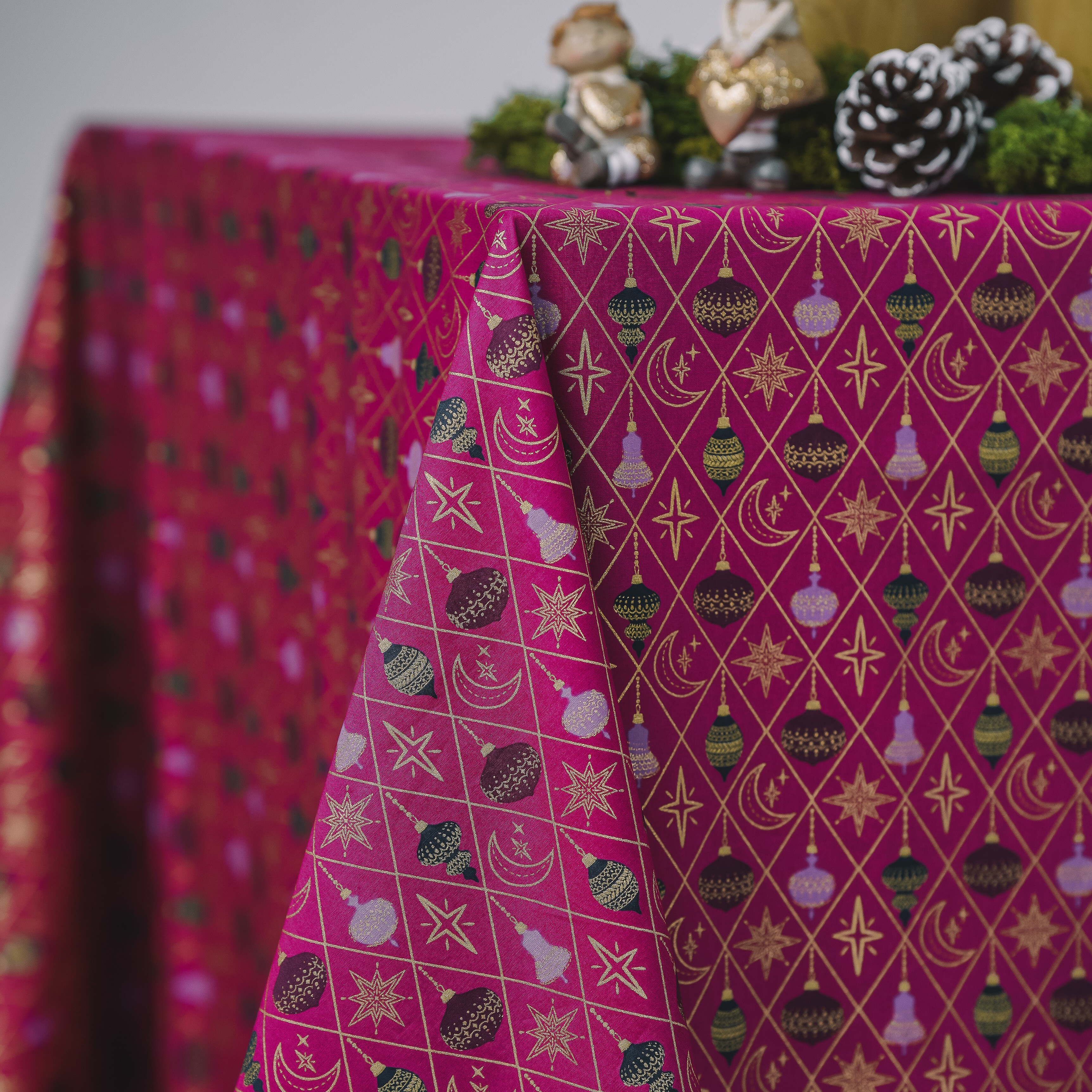 Šventinė staltiesė "KALĖDŲ STEBUKLAS"