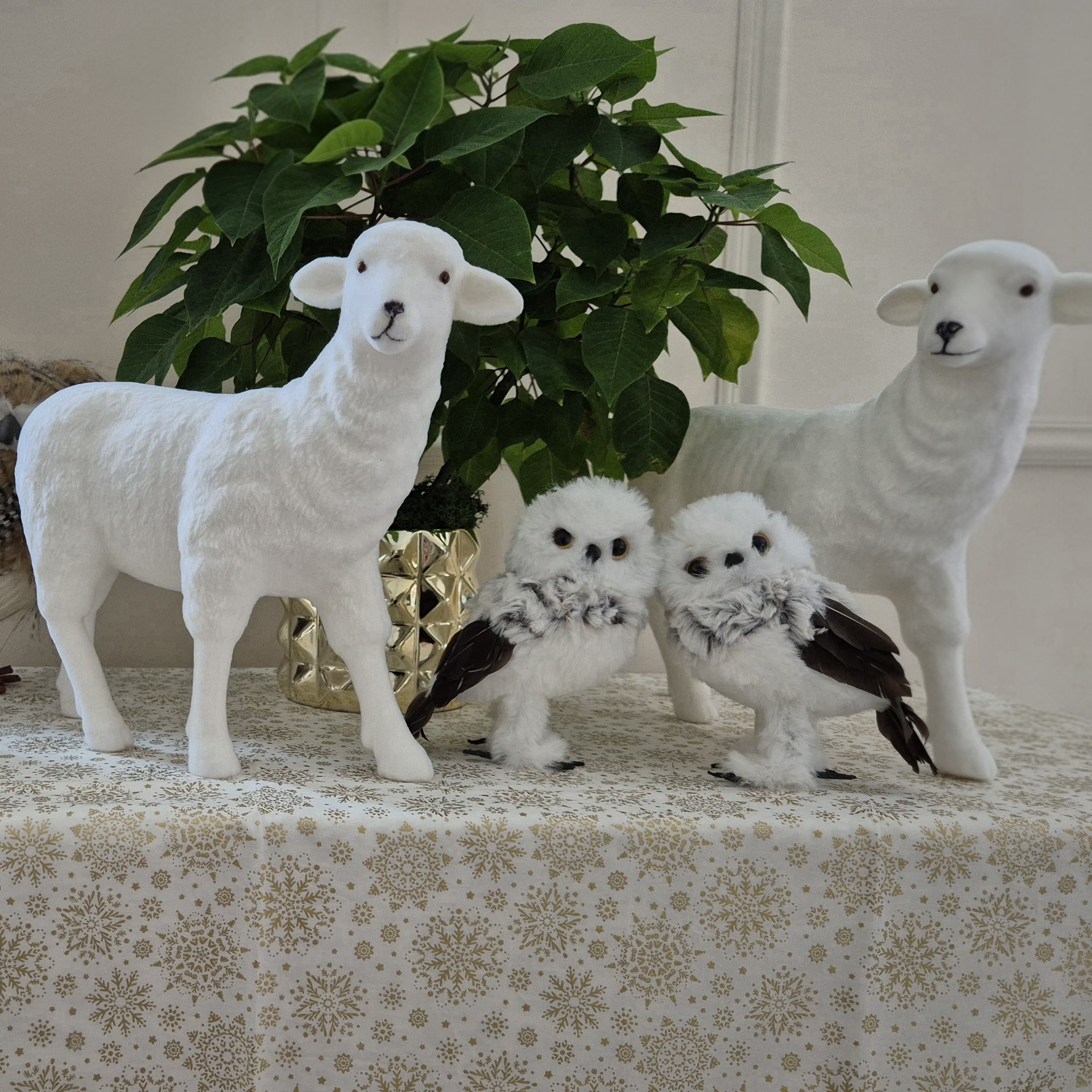 Balto aksomo ėriuko statulėlė (1 vnt.)