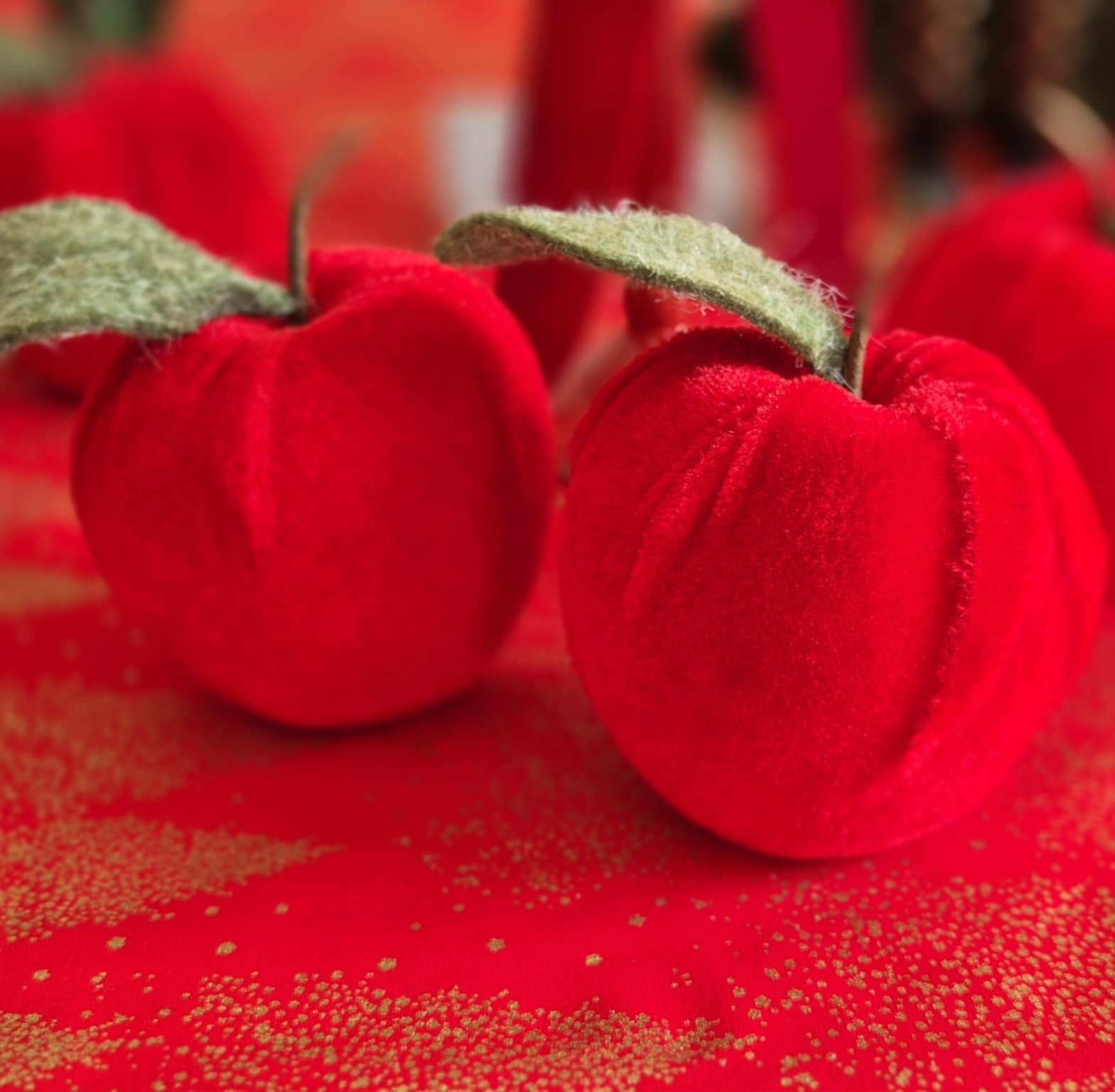 Dekoracija "ROJAUS OBUOLIUKAS"