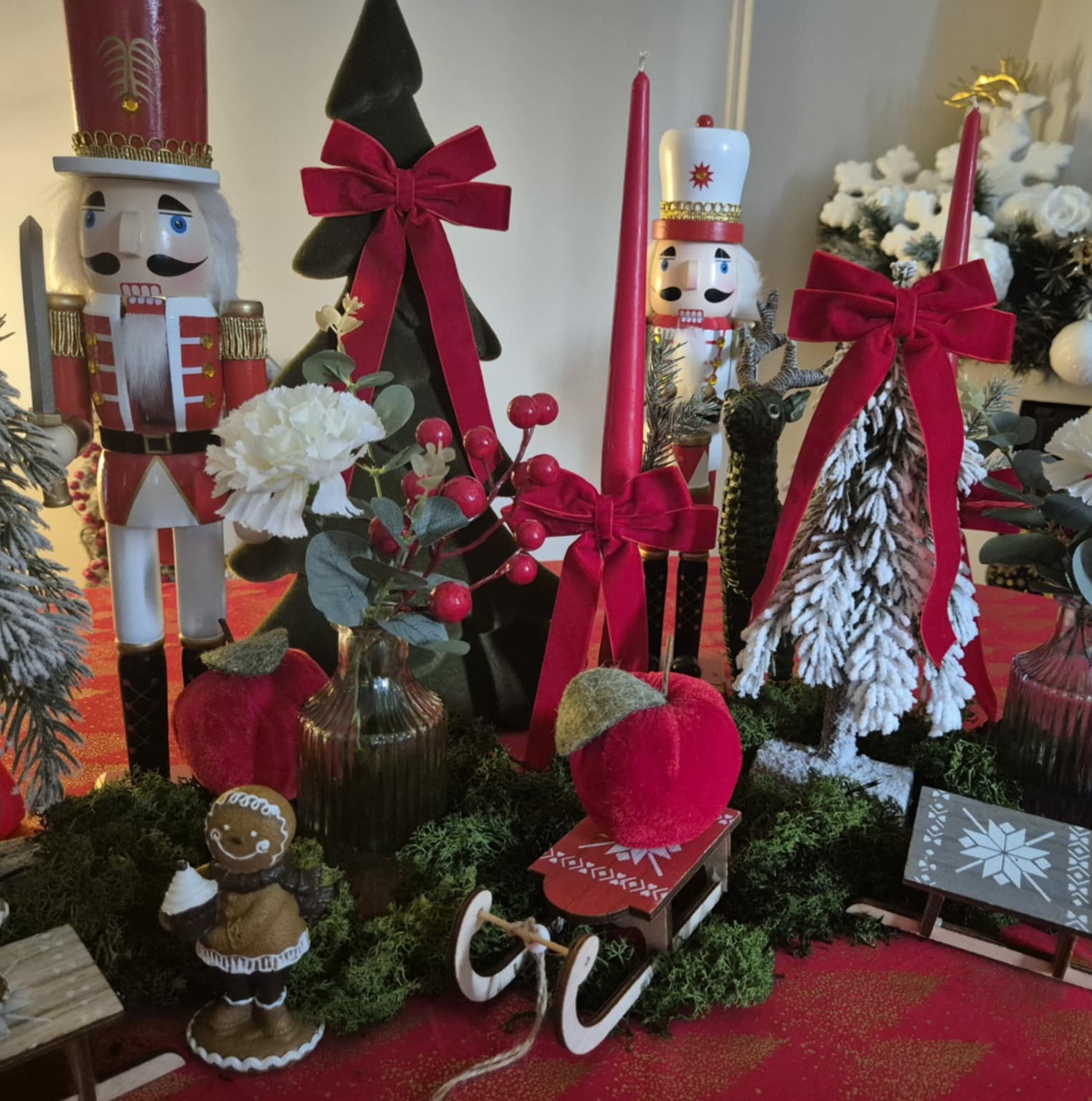 Dekoracija "ROJAUS OBUOLIUKAS"