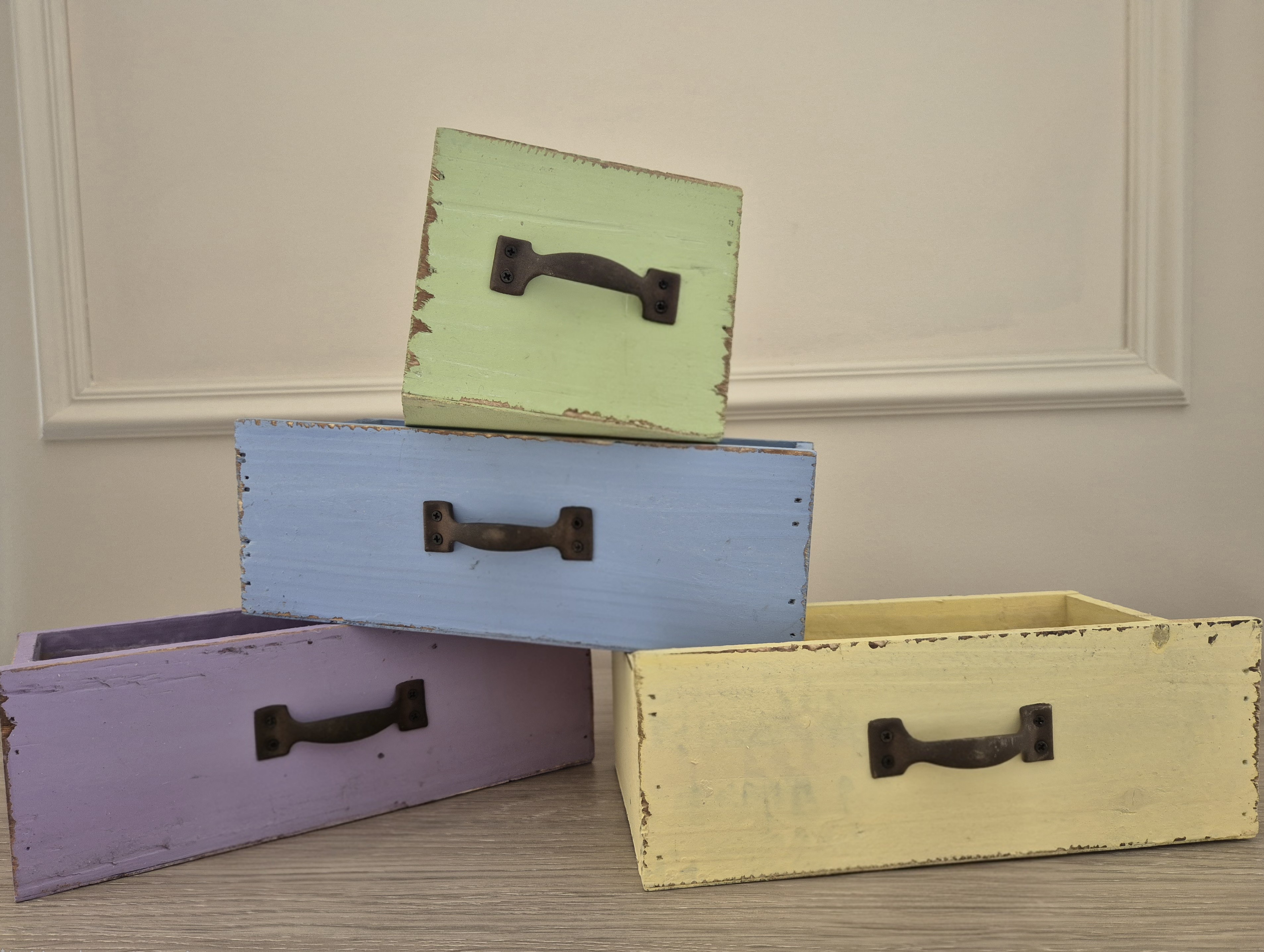 Violetinė medinė dėžutė "PAVASARIO STALČIUKAS III"