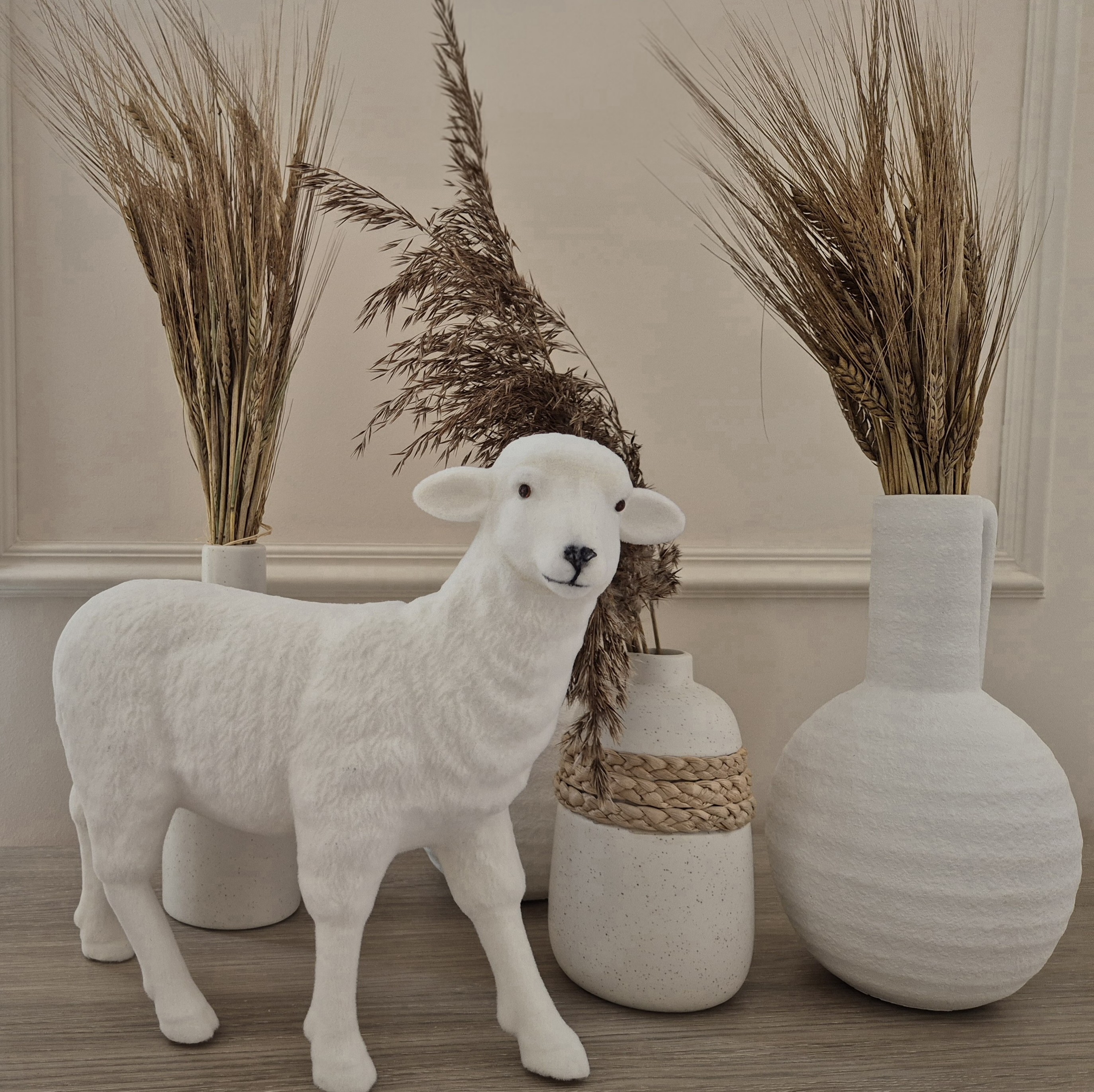 Balto aksomo ėriuko statulėlė (1 vnt.)