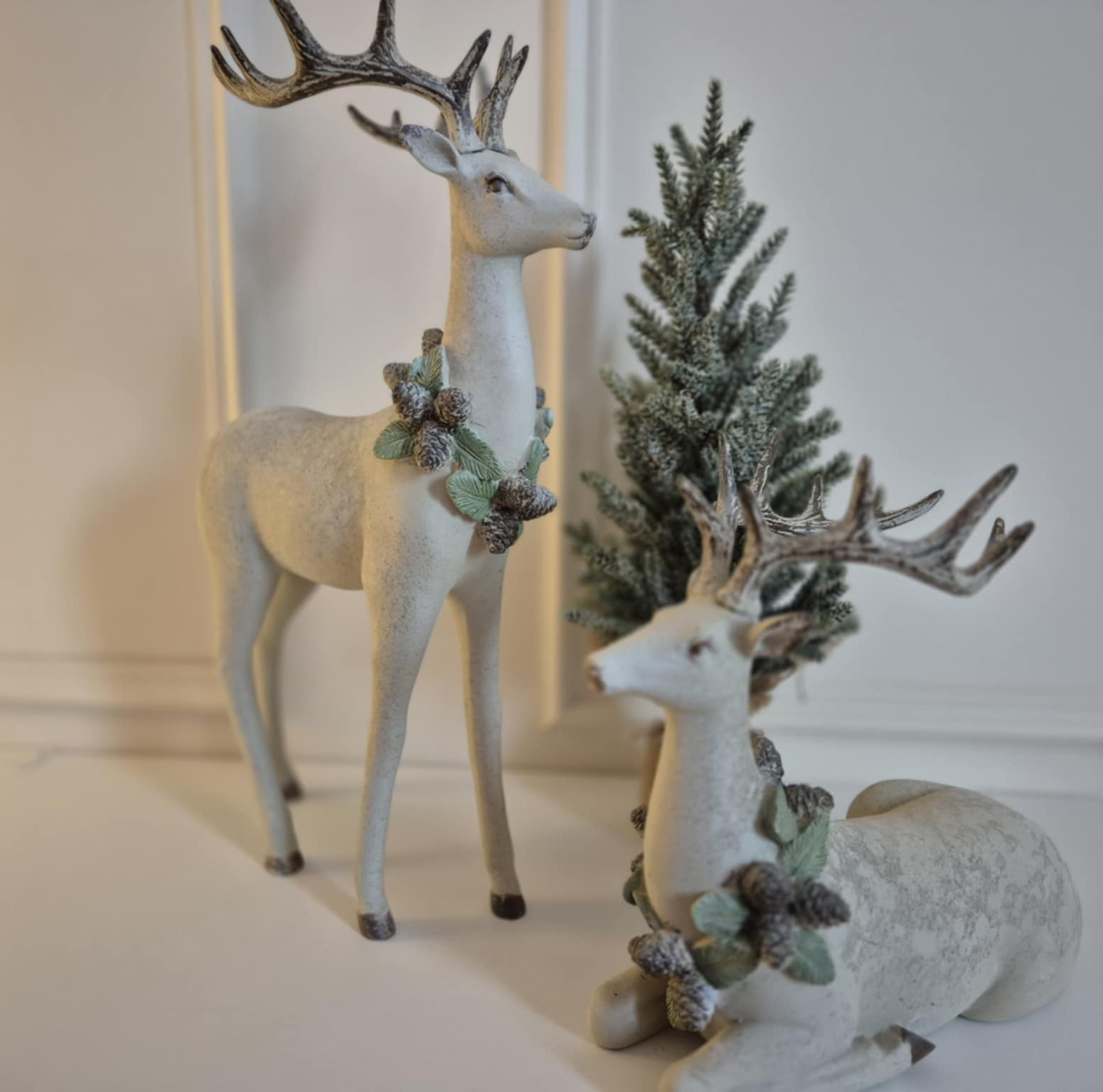 Dekoratyvinis vintažinis gulintis elnias