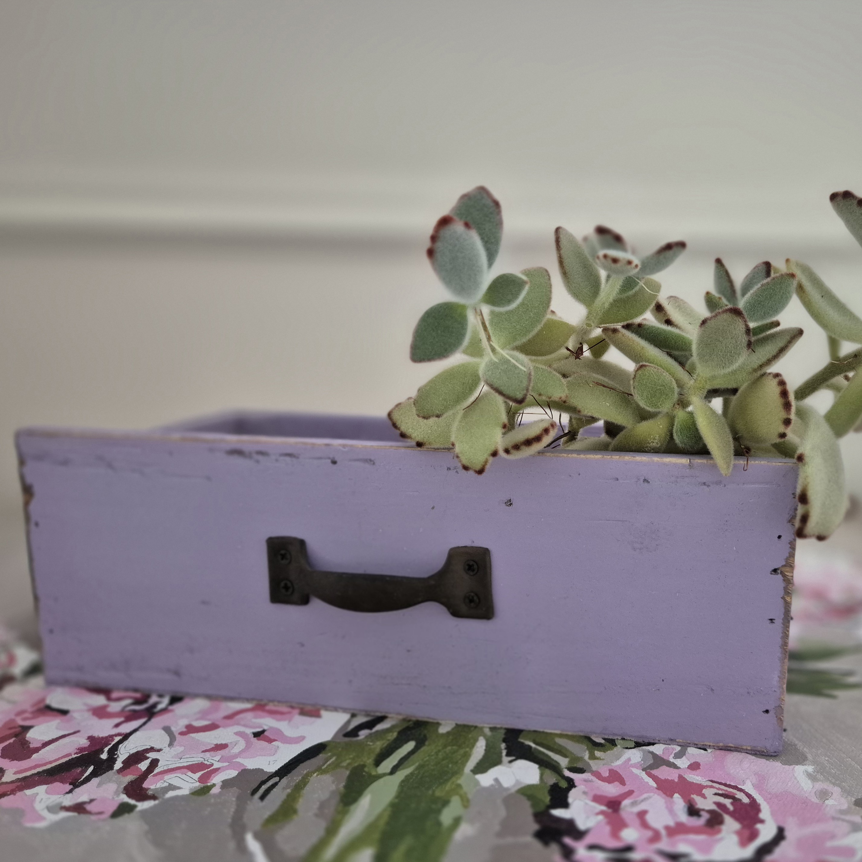 Violetinė medinė dėžutė "PAVASARIO STALČIUKAS III"