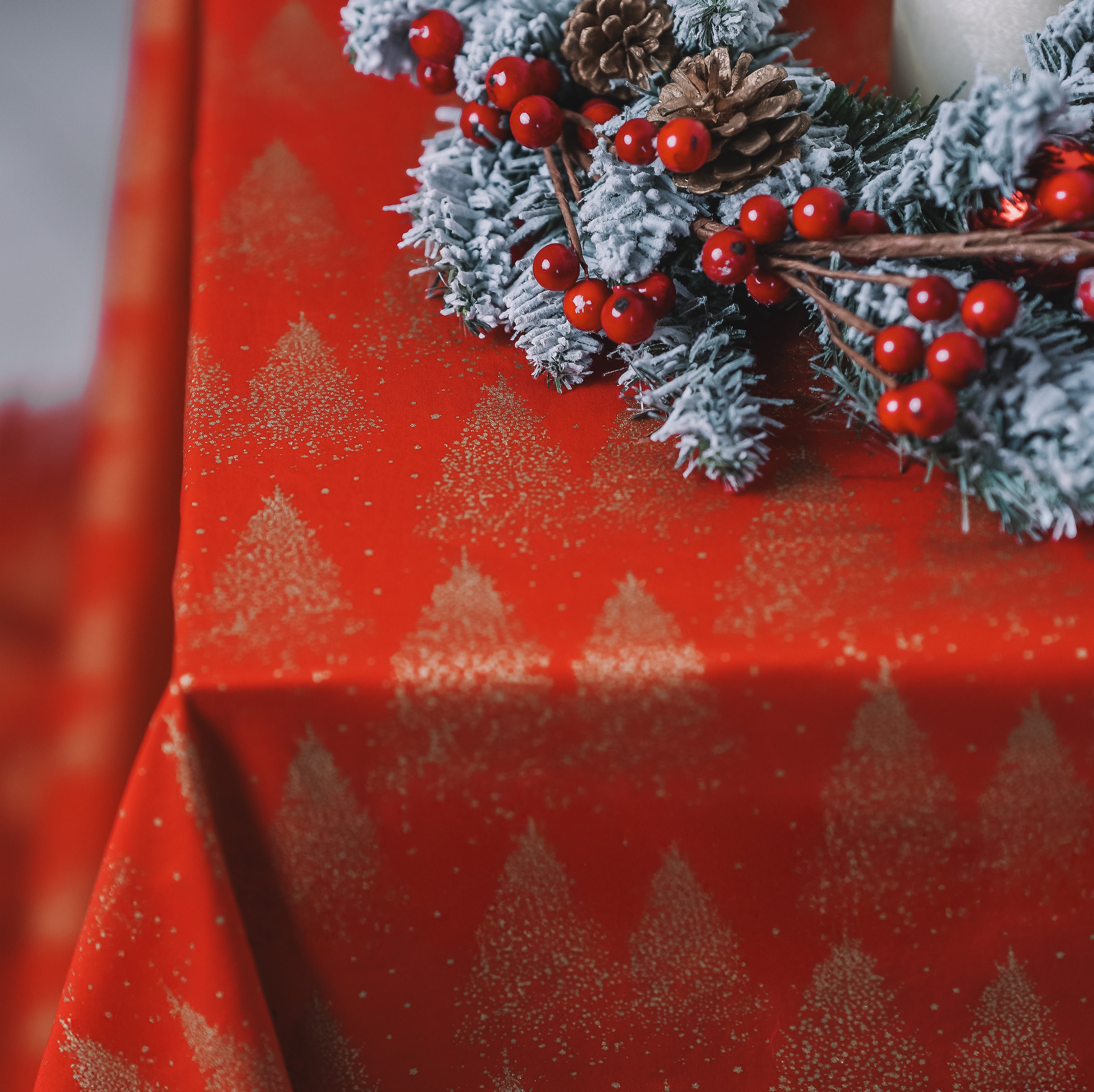 Staltiesė "KALĖDOS MONMARTRE" 