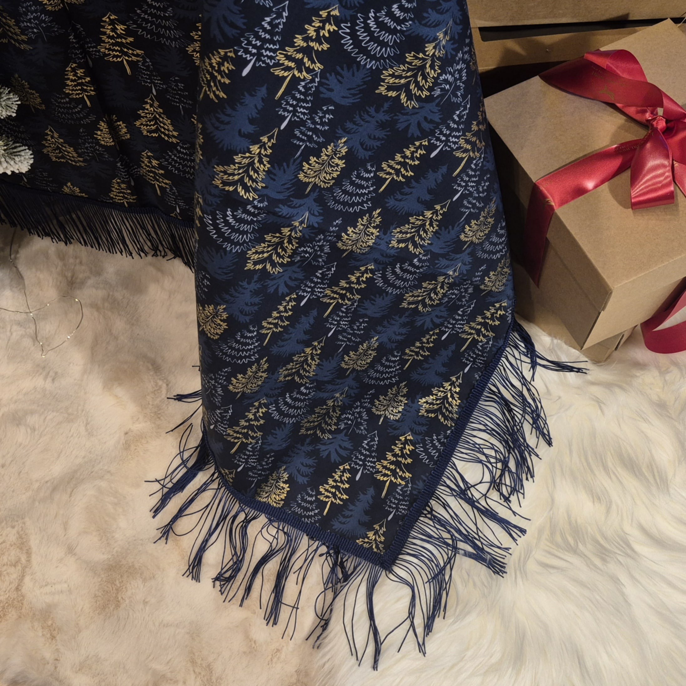 Šventinė staltiesė "VIDURNAKČIO MIŠKAS"