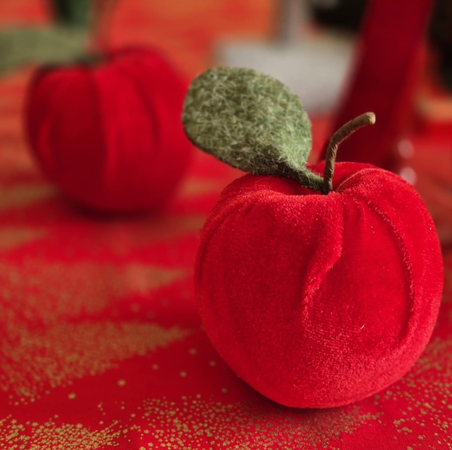 Dekoracija "ROJAUS OBUOLIUKAS"