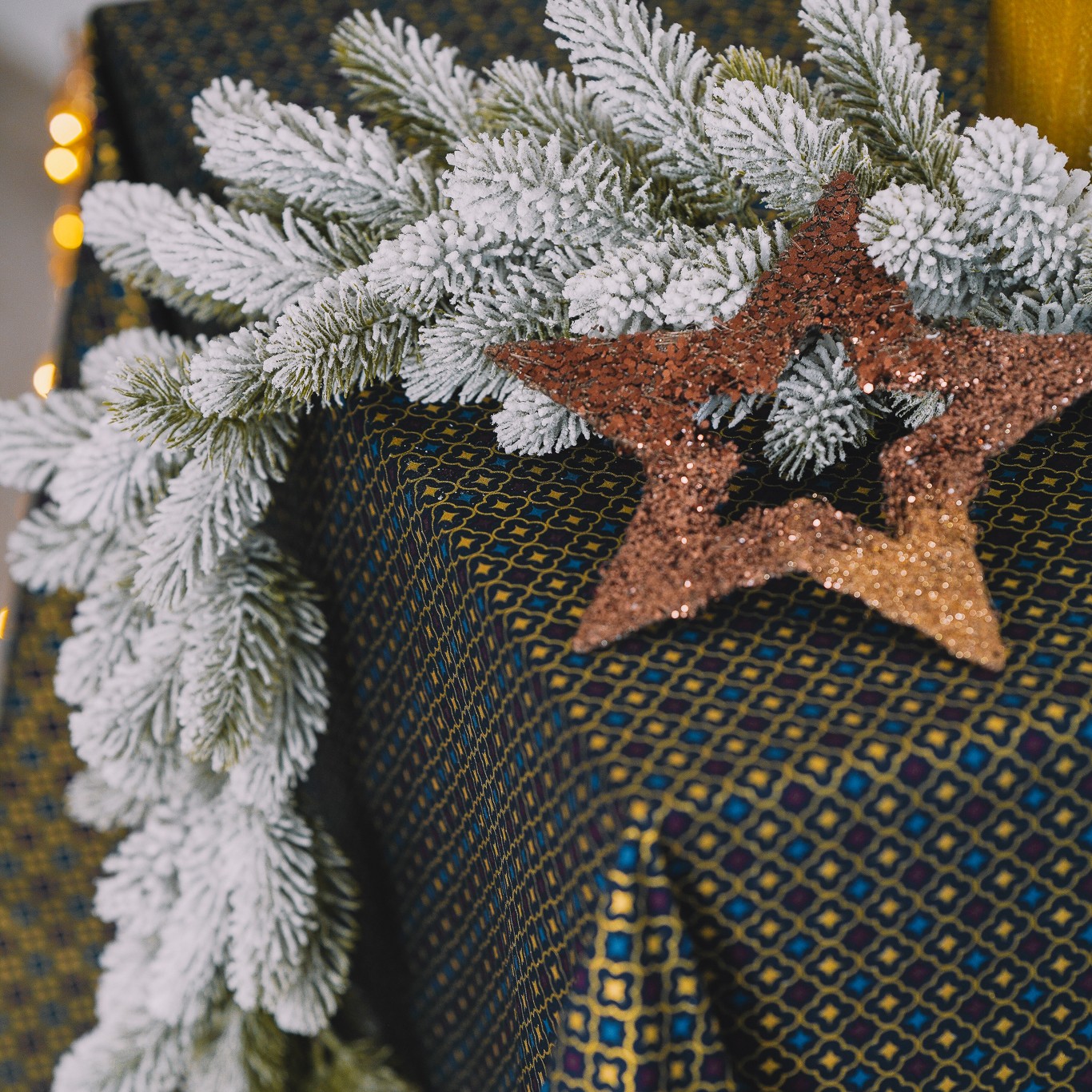 Karališka mėlyna staltiesė su auksiniais motyvais "PARYŽIAUS NAKTIS"