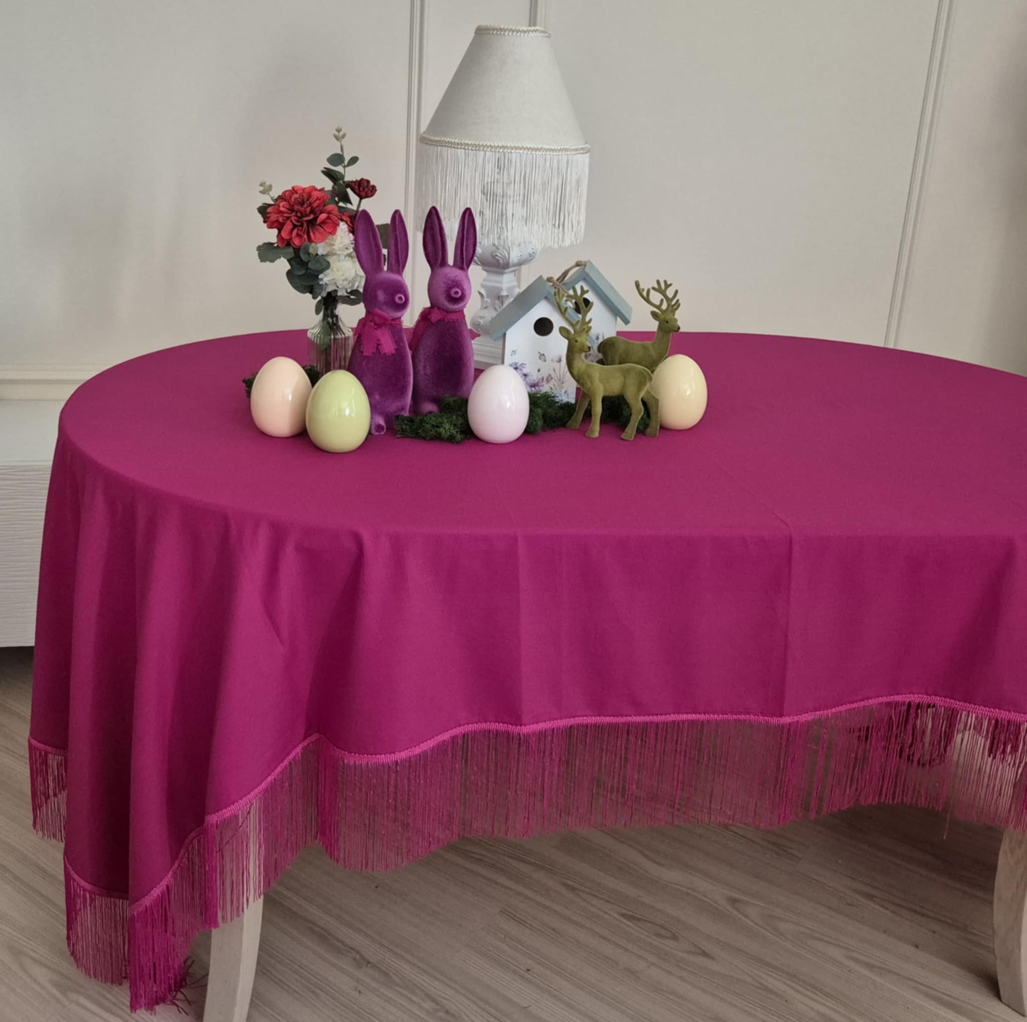 Stilinga staltiesė su kutais "BURGUNDIJA"