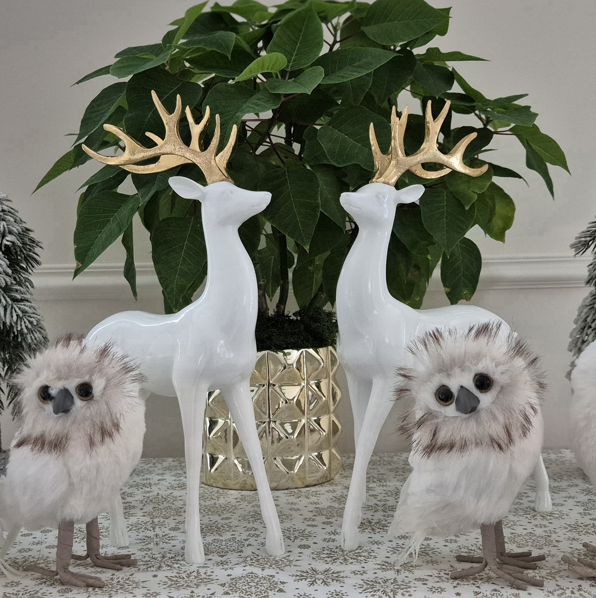 Natūralaus medžio balta elnio dekoracija (1 vnt.)