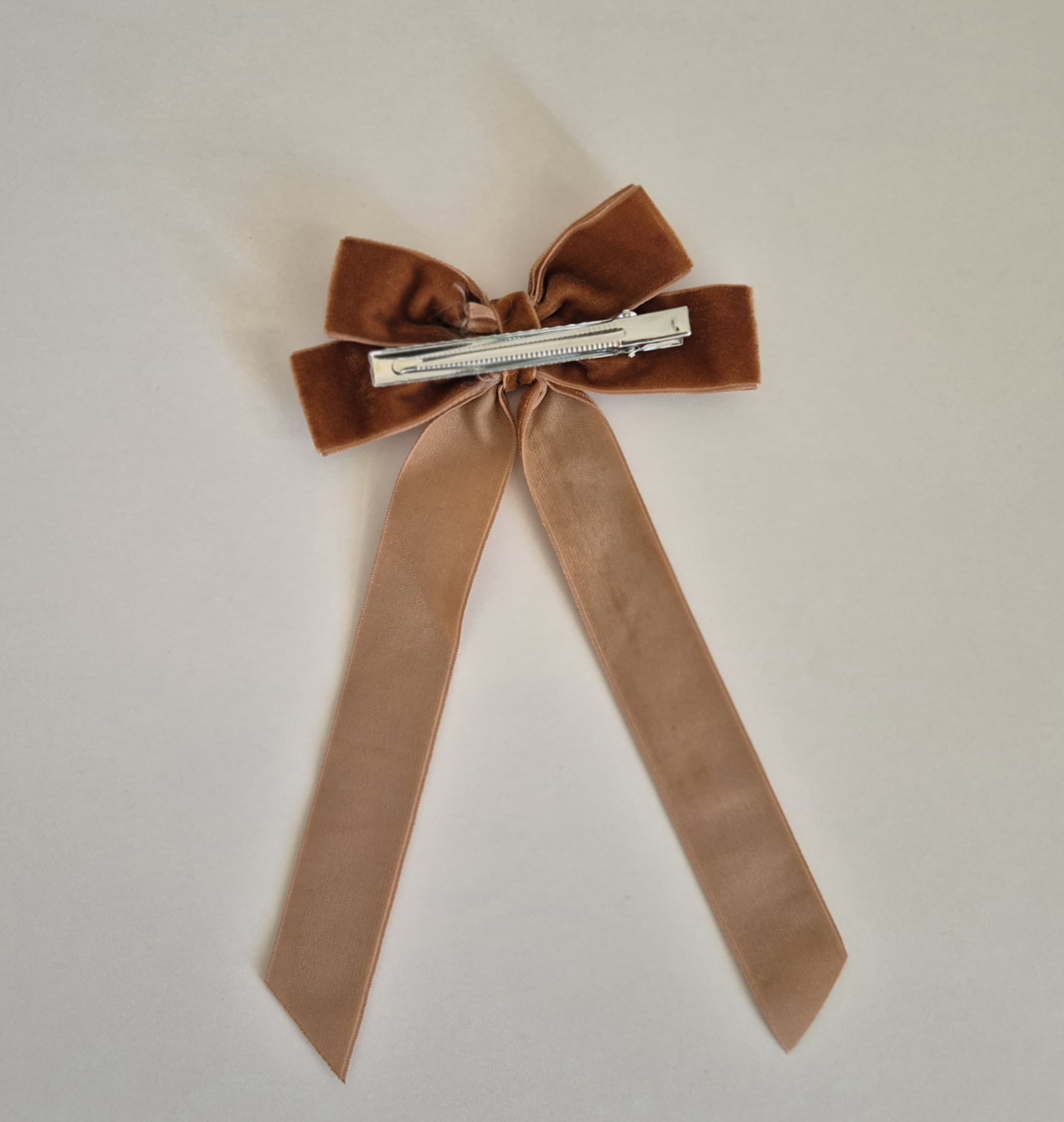 Rusvas aksominis kaspinėlis