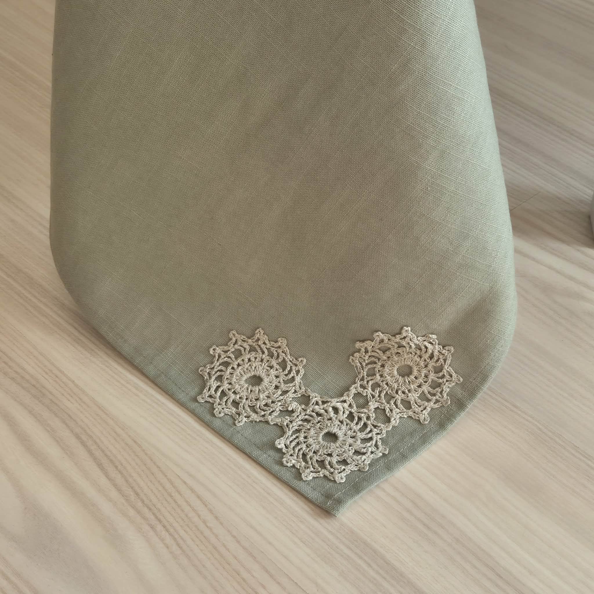 Alyvuogių spalvos lininė staltiesė "Olive Garden"