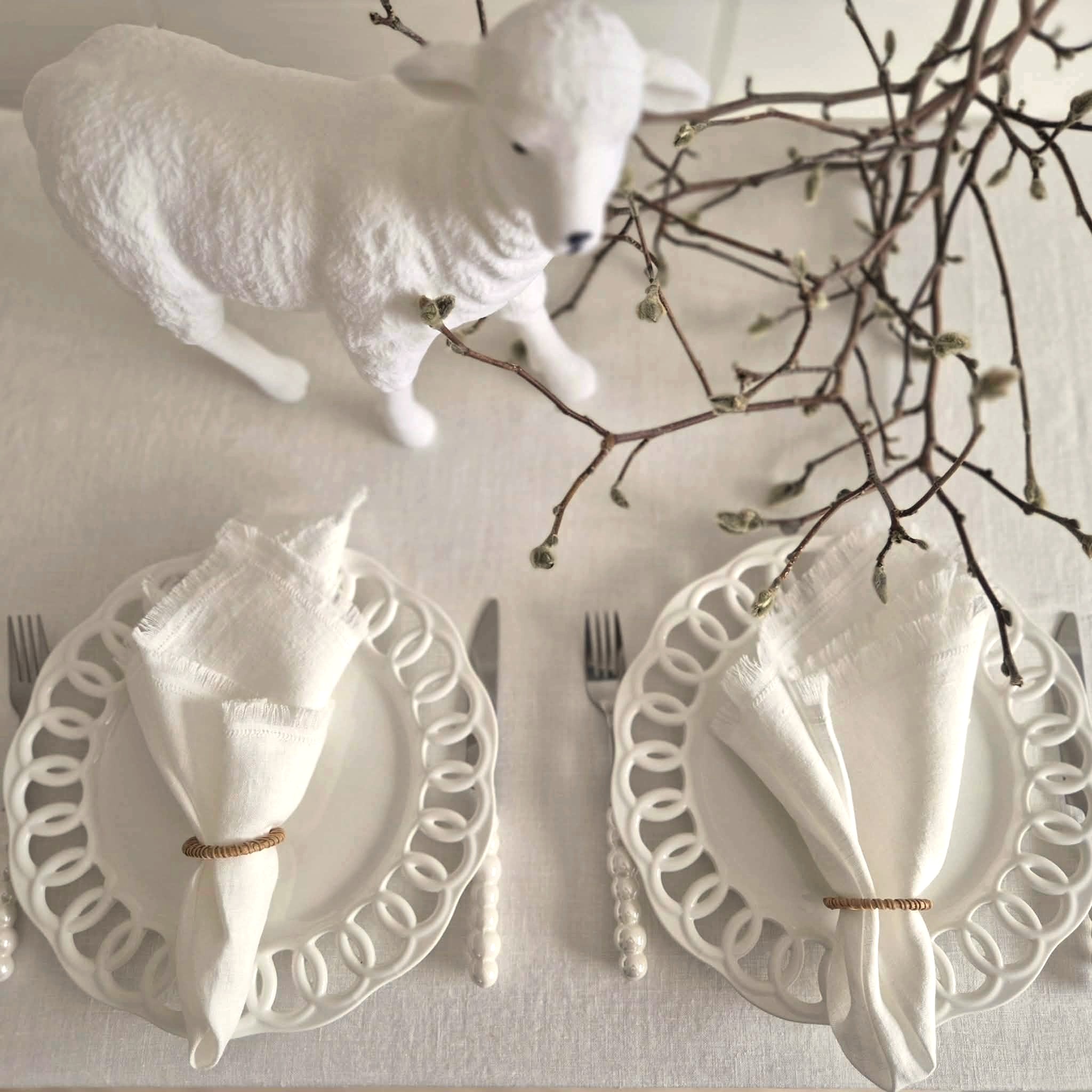 Balta lininė staltiesė "White Melody"