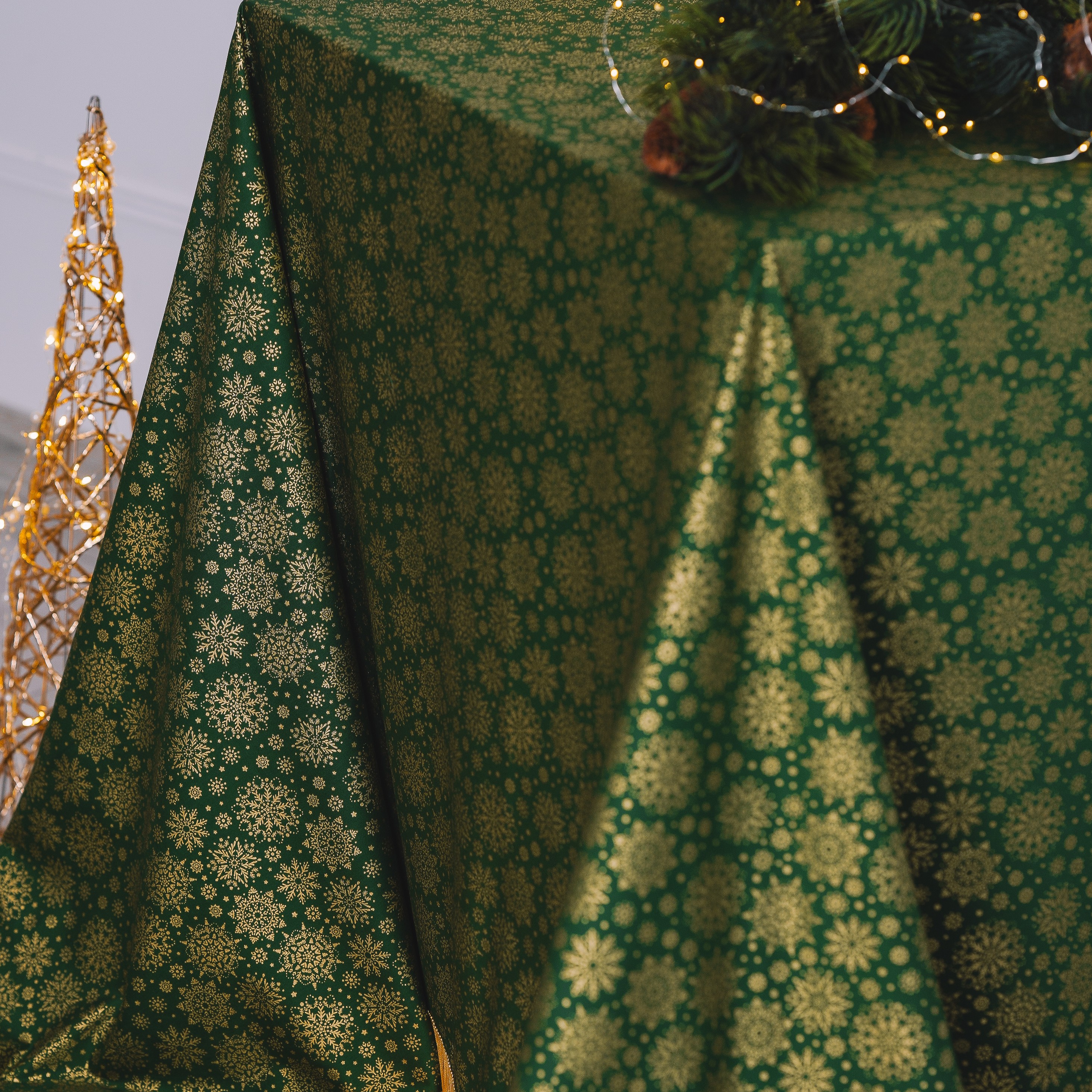 Šventinė staltiesė "SMARAGDINIS VAKARAS"