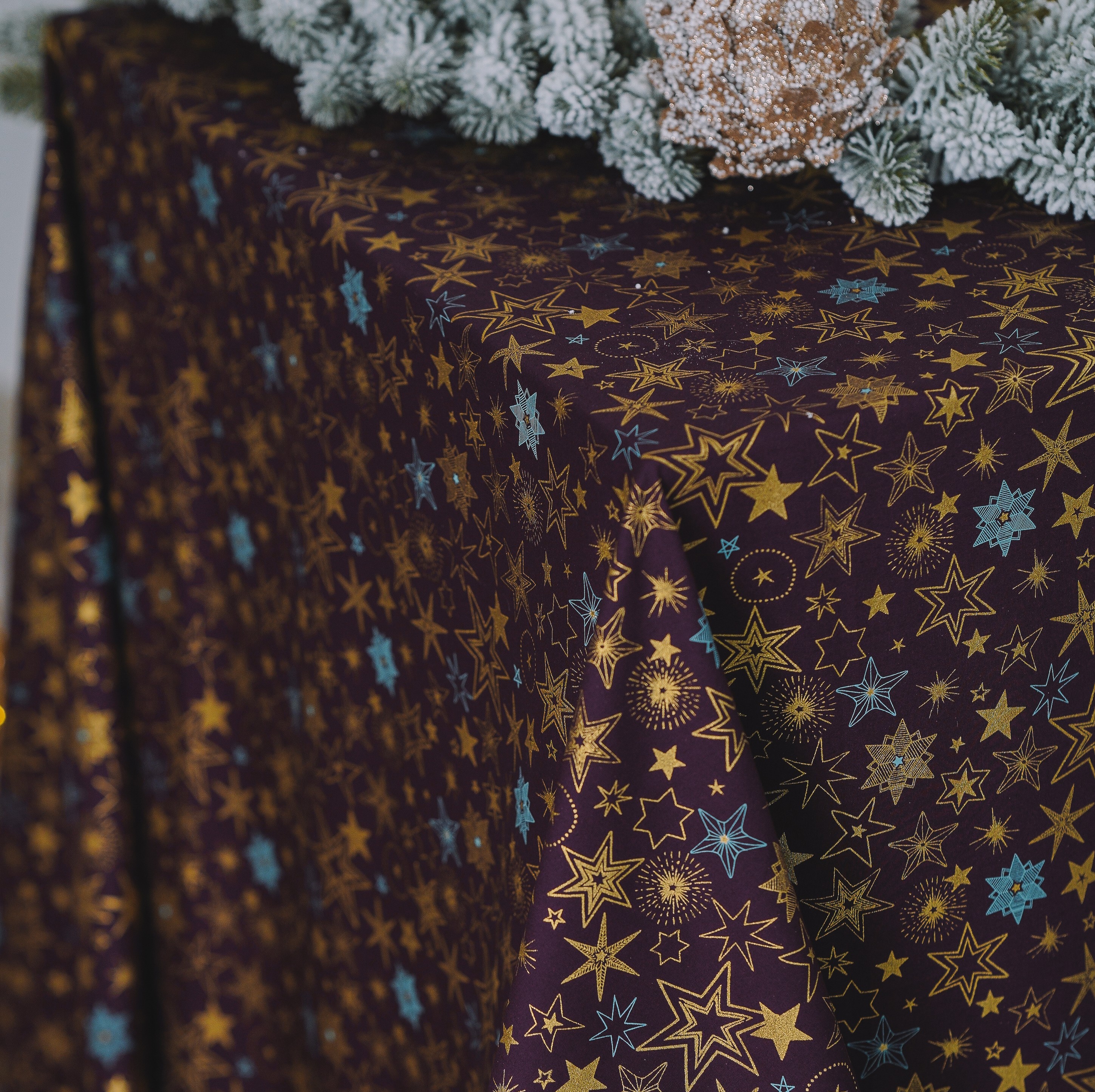 Šventinė staltiesė "AUKSINIS ŽVAIGŽDYNAS"