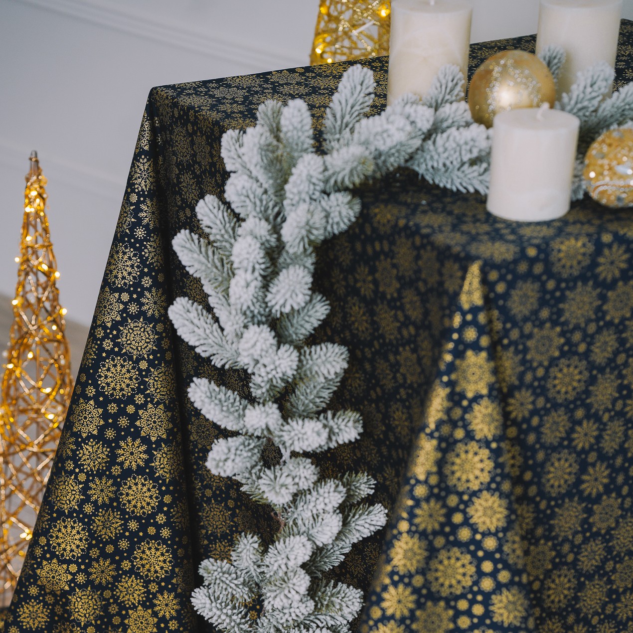 Kalėdinė staltiesė "ŽVAIGŽDĖTA NAKTIS"