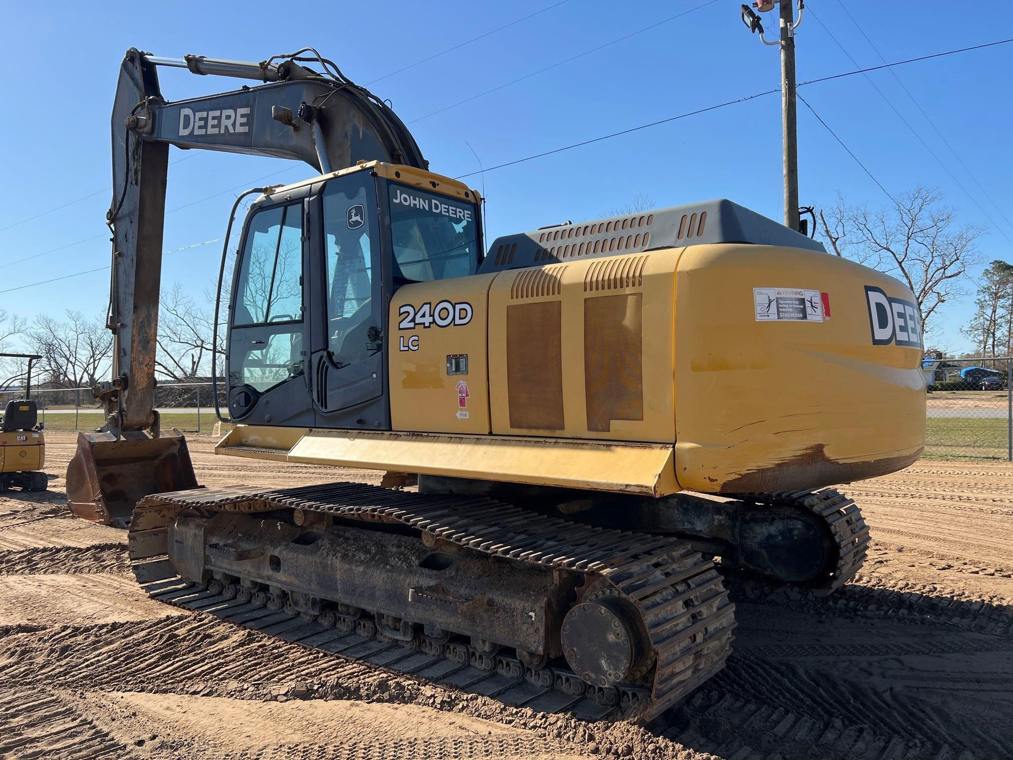 2010 DEERE 240D LC