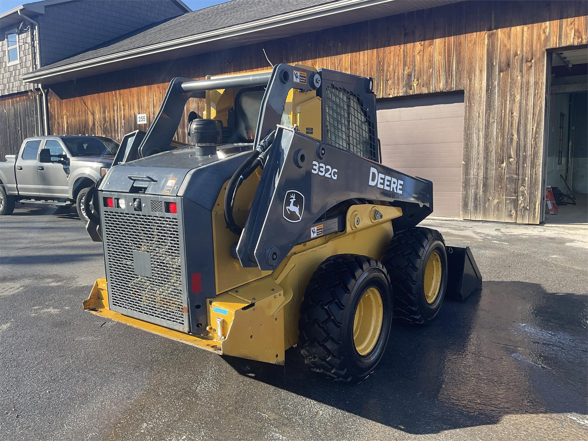 2017 DEERE 332G