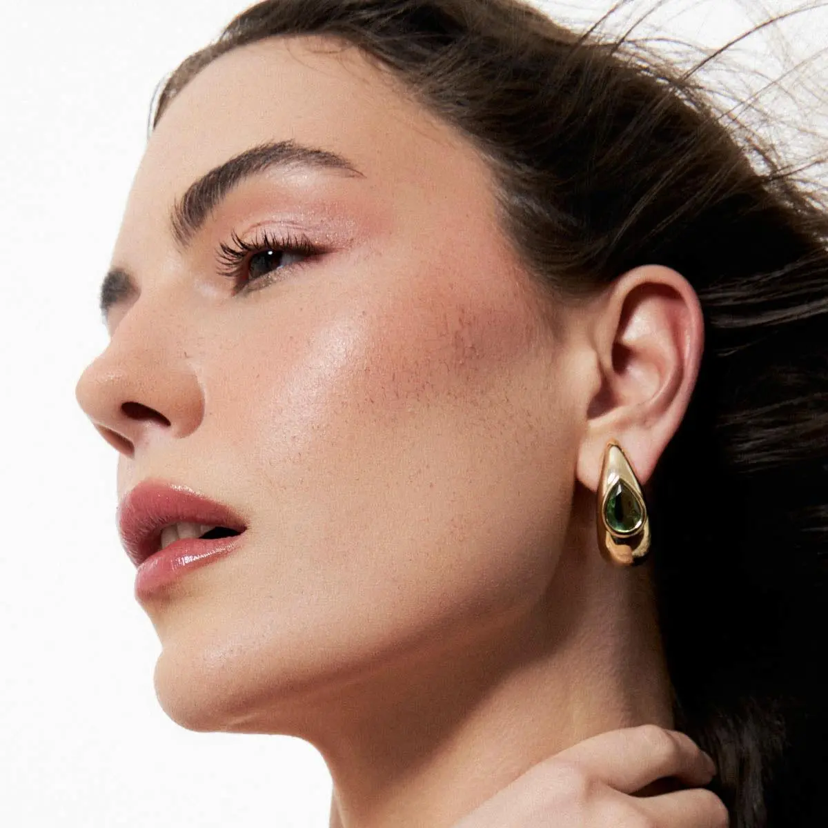 Brincos banhado a ouro com pedra verde