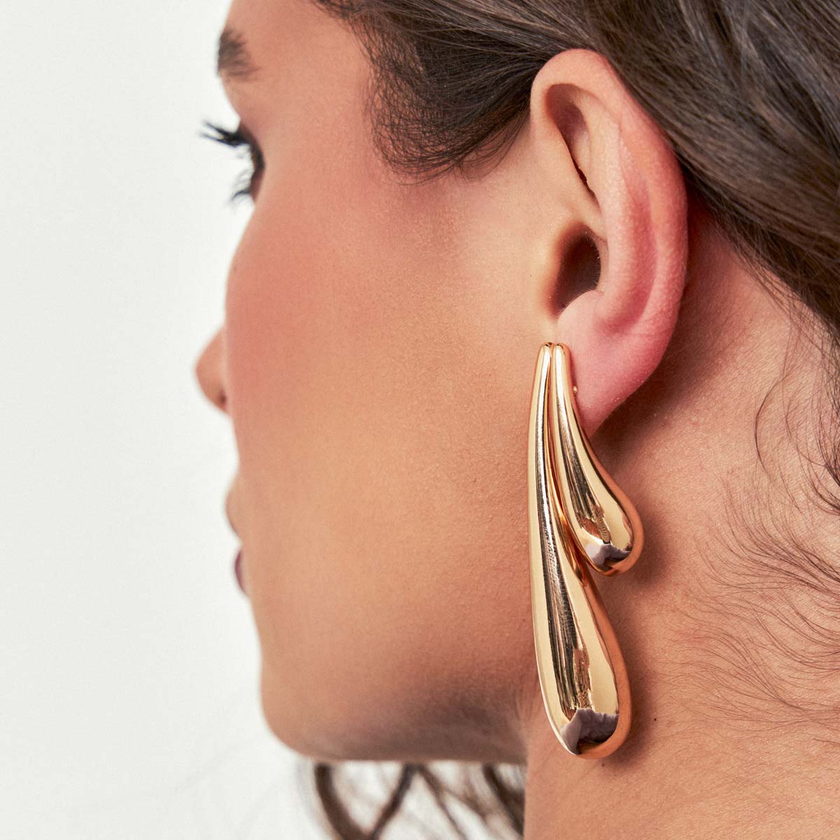 Brincos de ouro em forma de gota