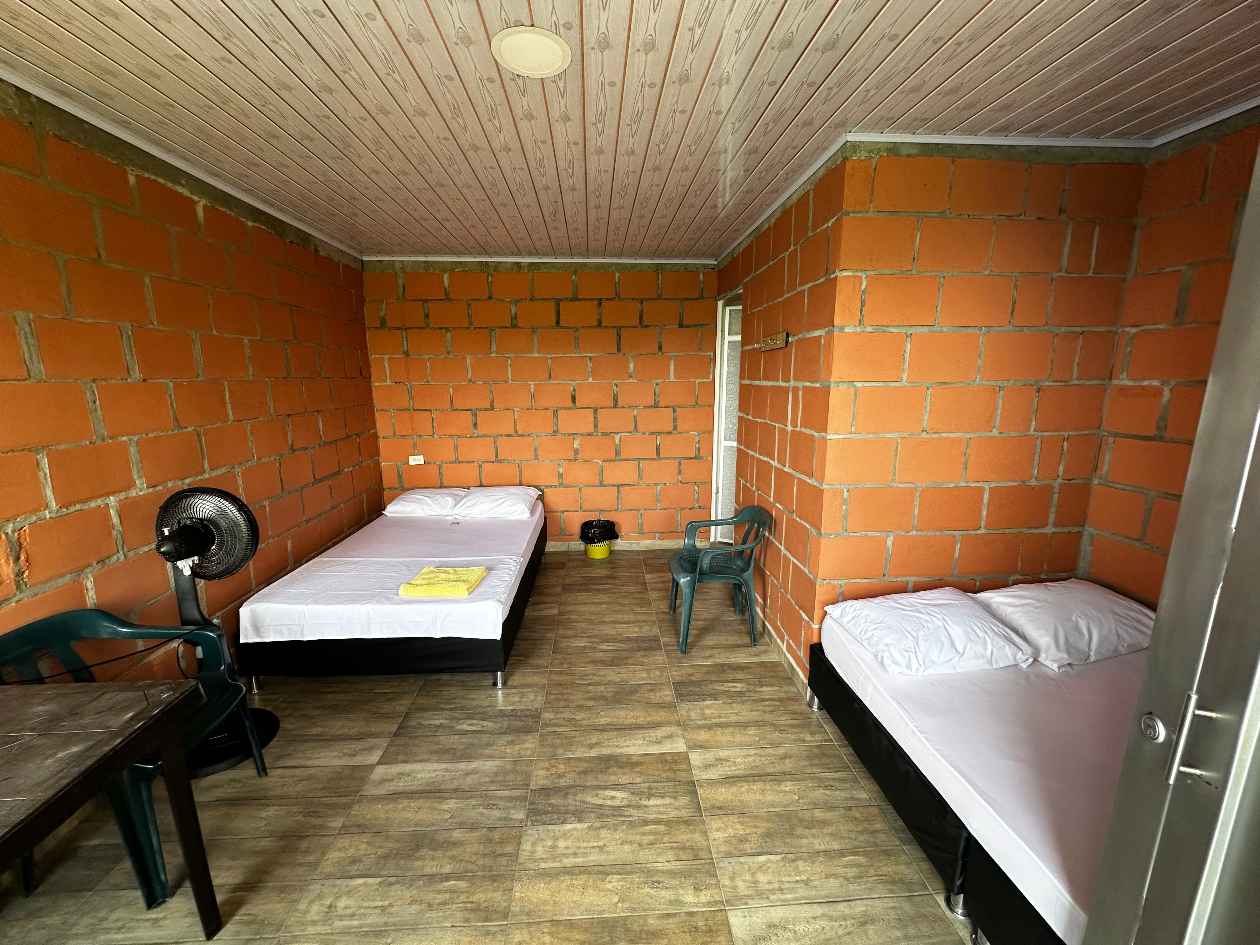 Rural cabin with reservoir views, sleeps 4 people