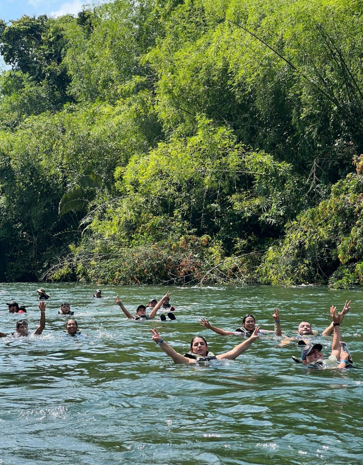 Pasadía Río La Miel