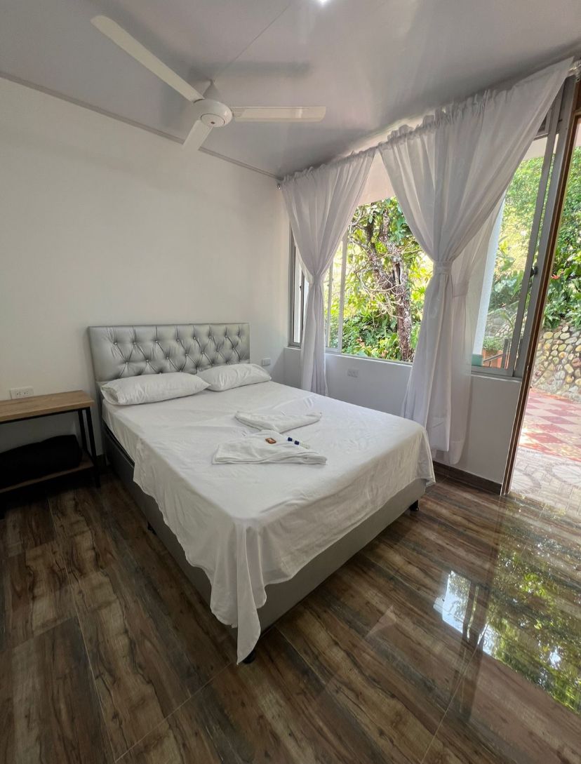 Nuevas habitaciones sencillas para pareja / noche