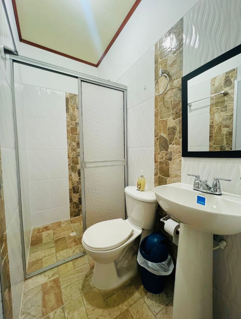 Hospedaje sencillo por persona / Noche