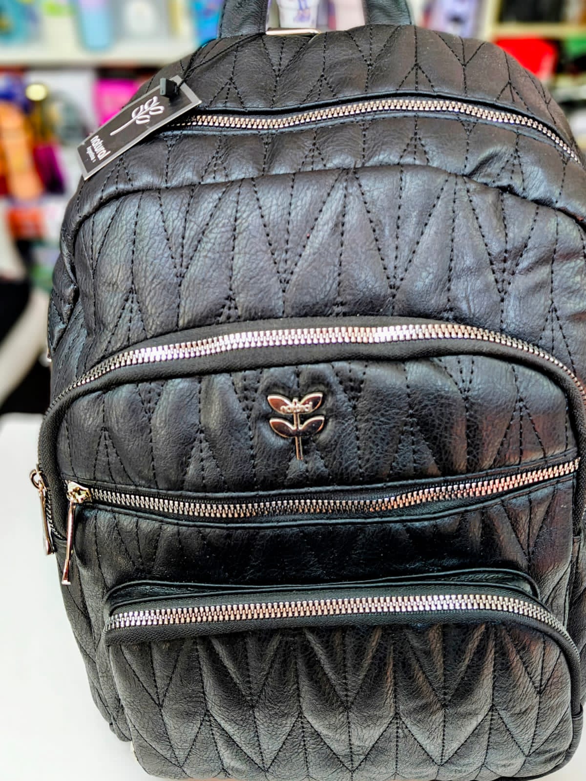 Mochila negra acolchada