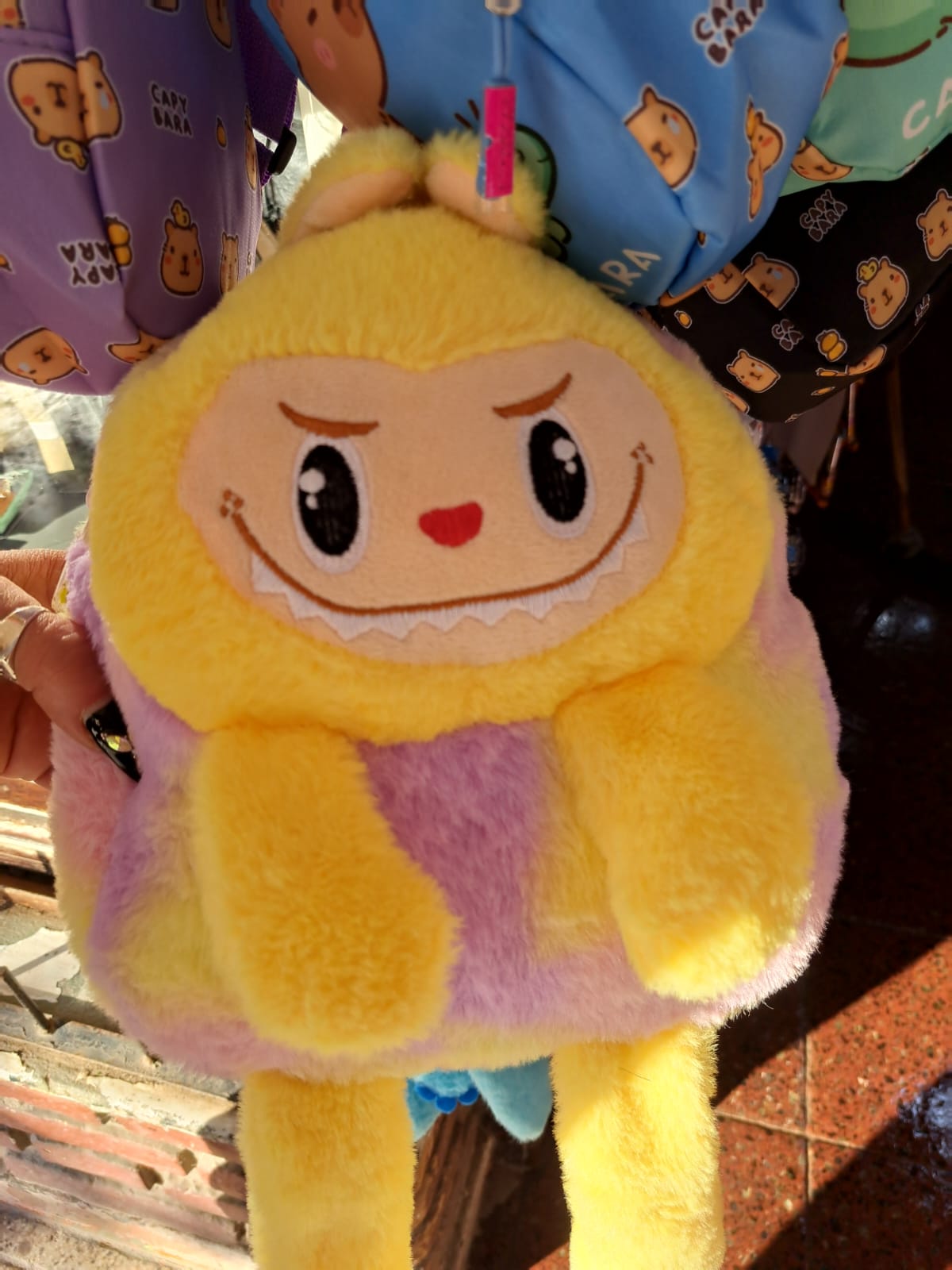 Bolso de peluche sonriente