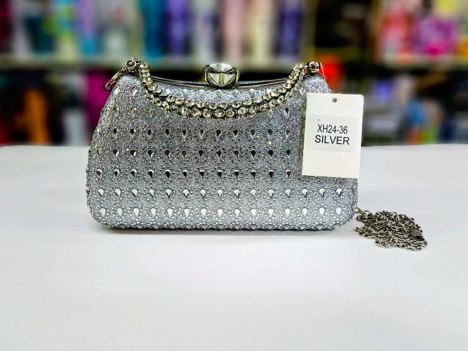 Bolso de mano plateado