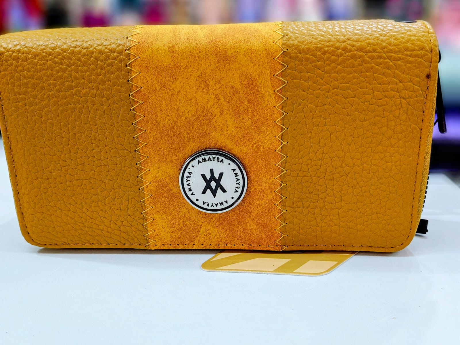 Cartera amarilla de Amatea