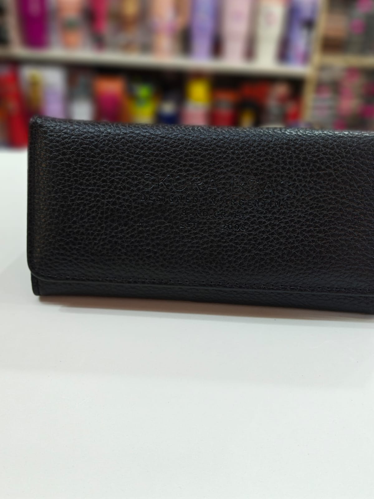 Cartera de cuero negro