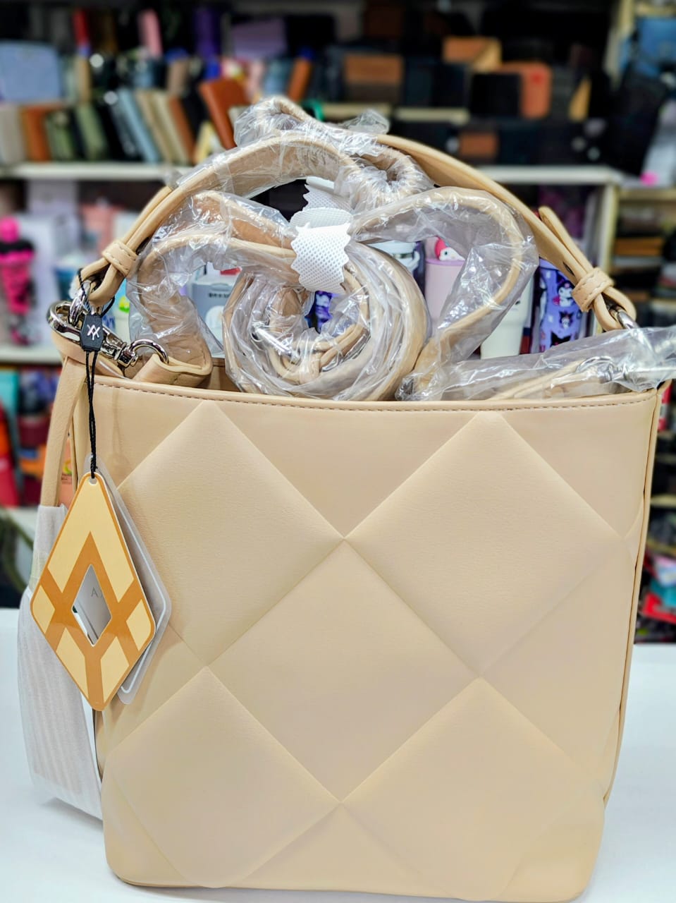 Bolso acolchado beige
