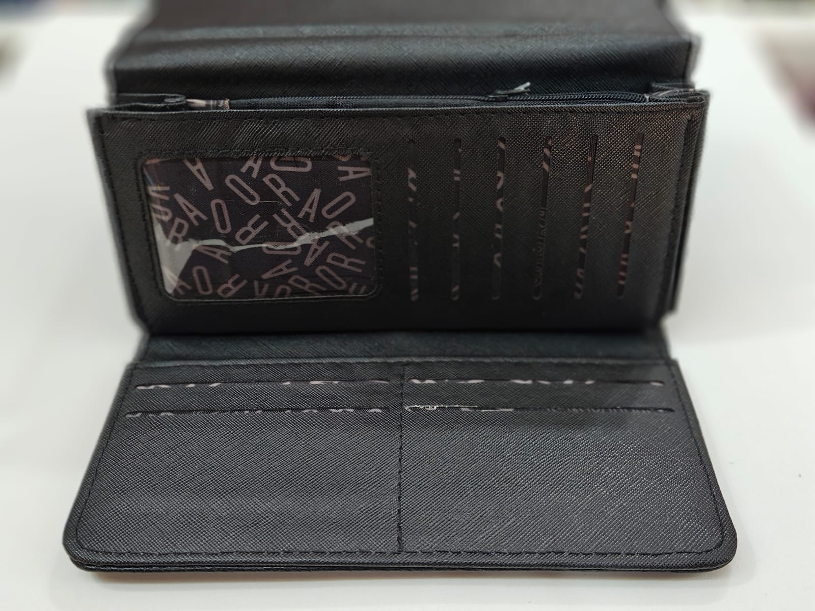 Cartera de cuero negro