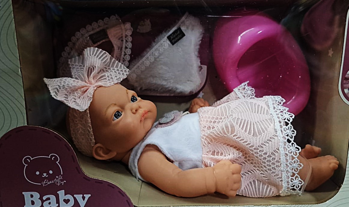 Muñeca bebé con accesorios