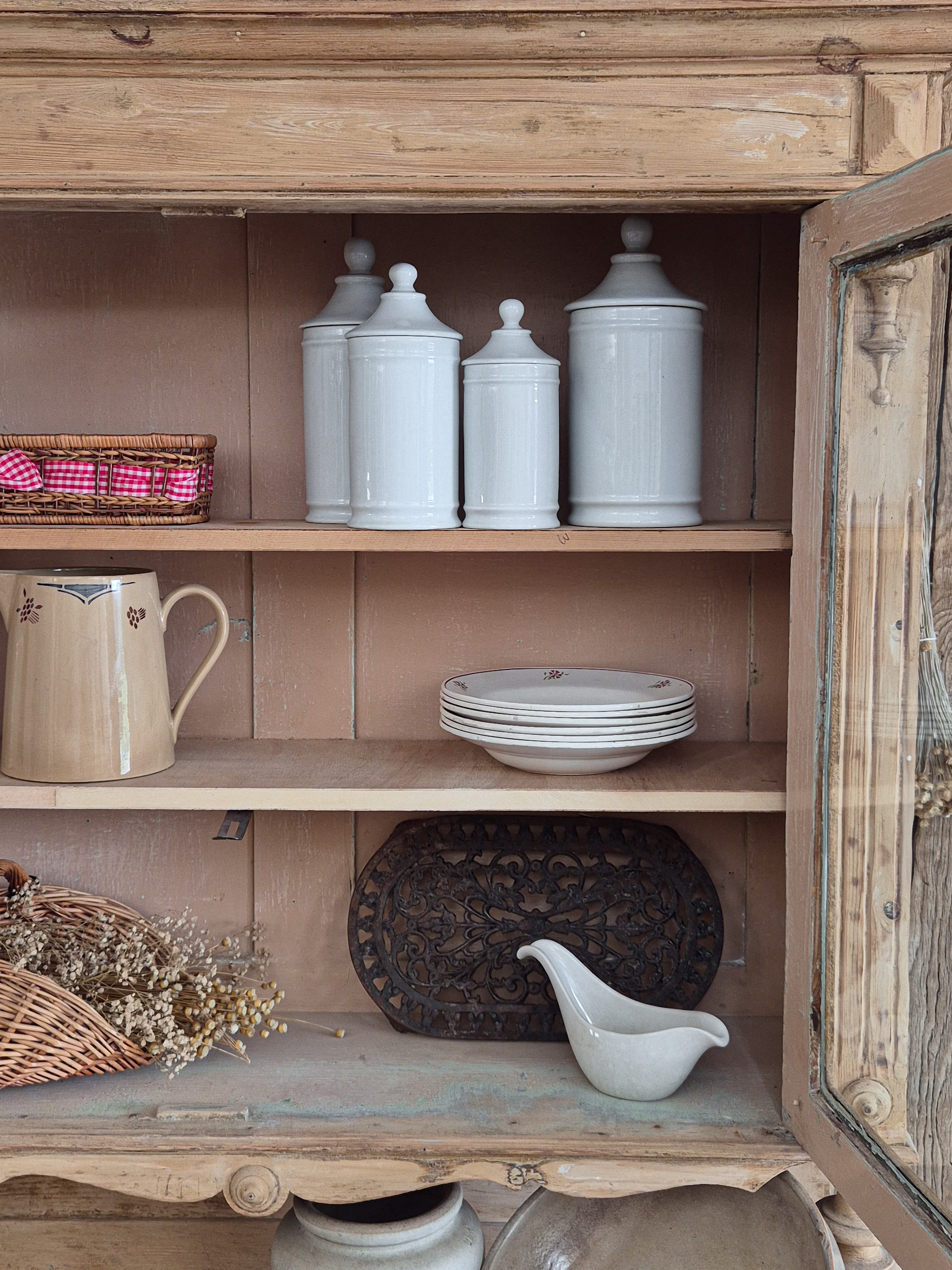 La vaisselier patiné