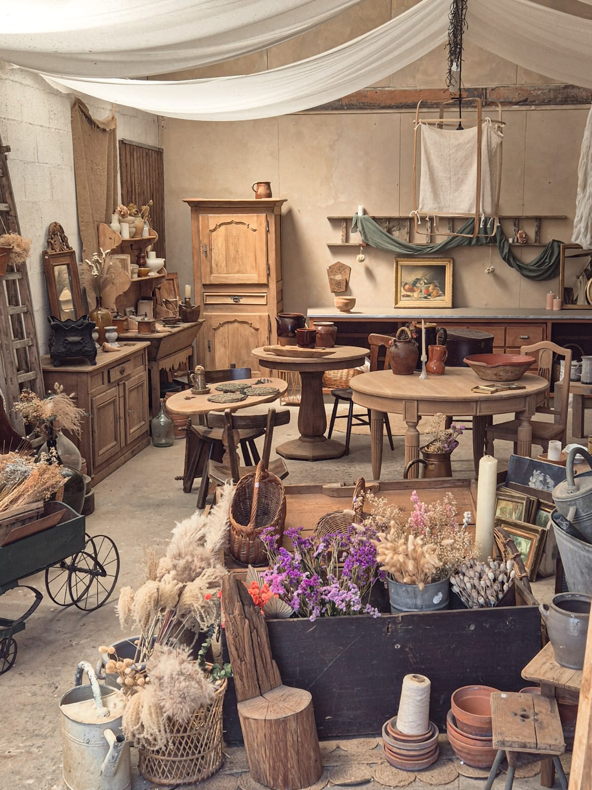 Table ronde en bois ancien